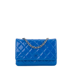 CHANEL - Sac à bandoulière Wallet On Chain Classique/Timeless Chanel en cuir verni bleu