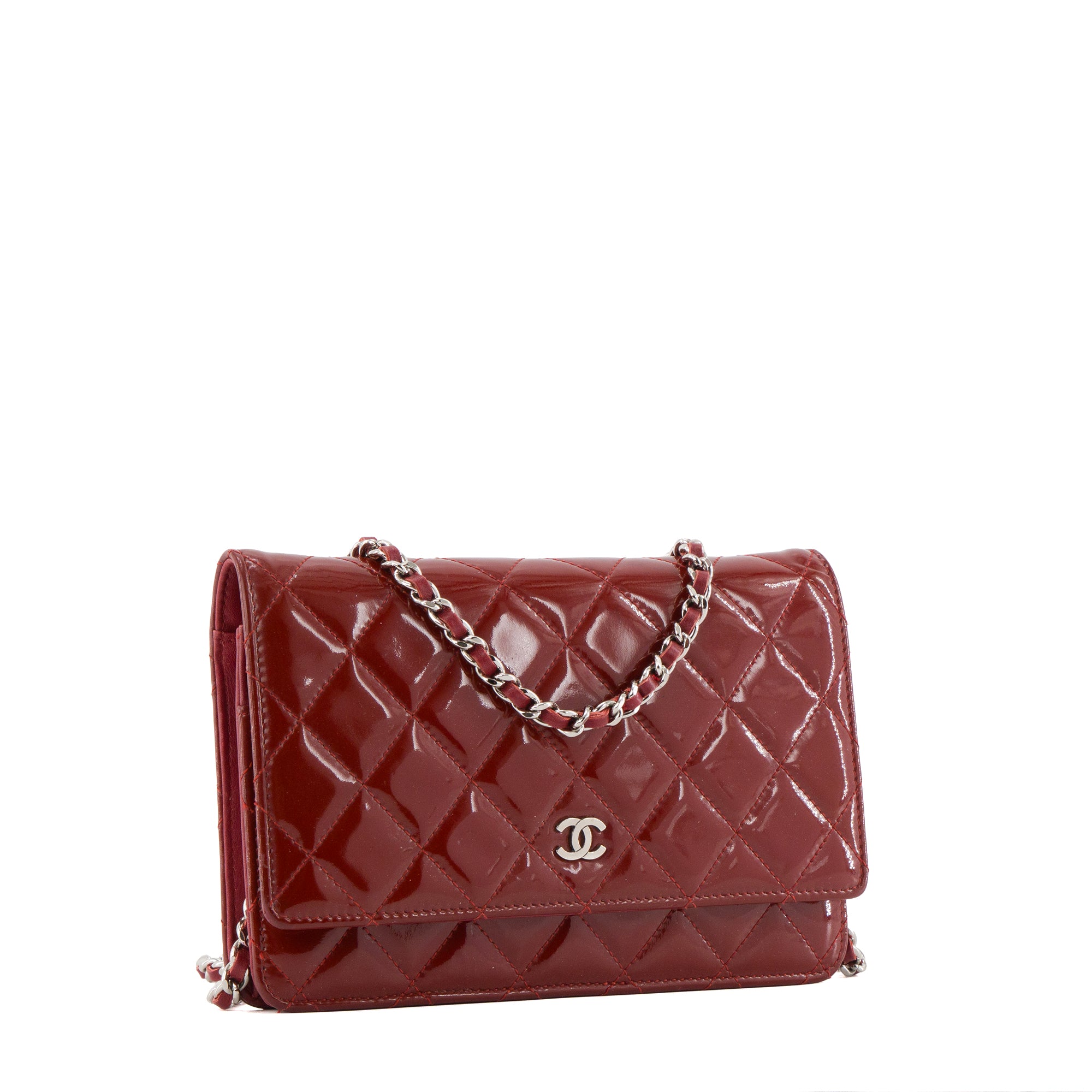 CHANEL - Sac à bandoulière Wallet On Chain Classique/Timeless Chanel en cuir verni bordeaux