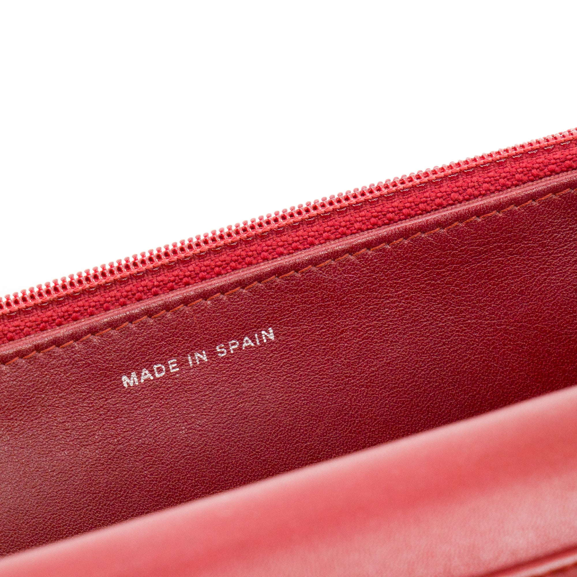 CHANEL - Sac à bandoulière Wallet On Chain Classique/Timeless Chanel en cuir verni bordeaux