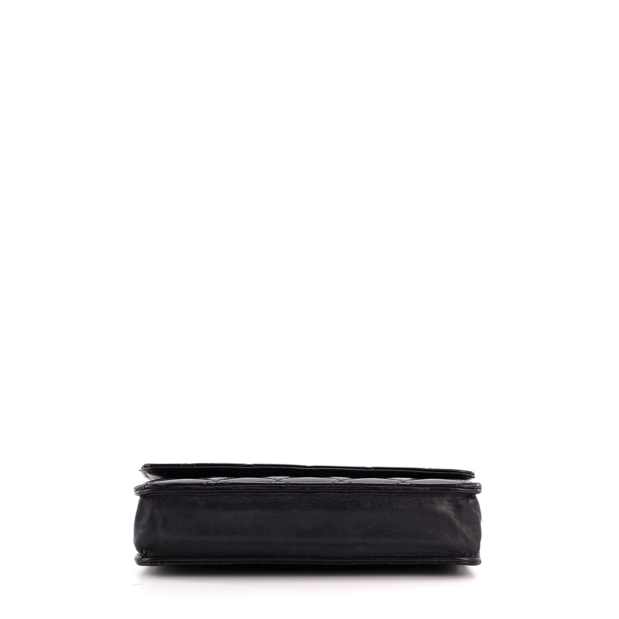 CHANEL - Sac à bandoulière Wallet On Chain Classique/Timeless Chanel en cuir verni noir