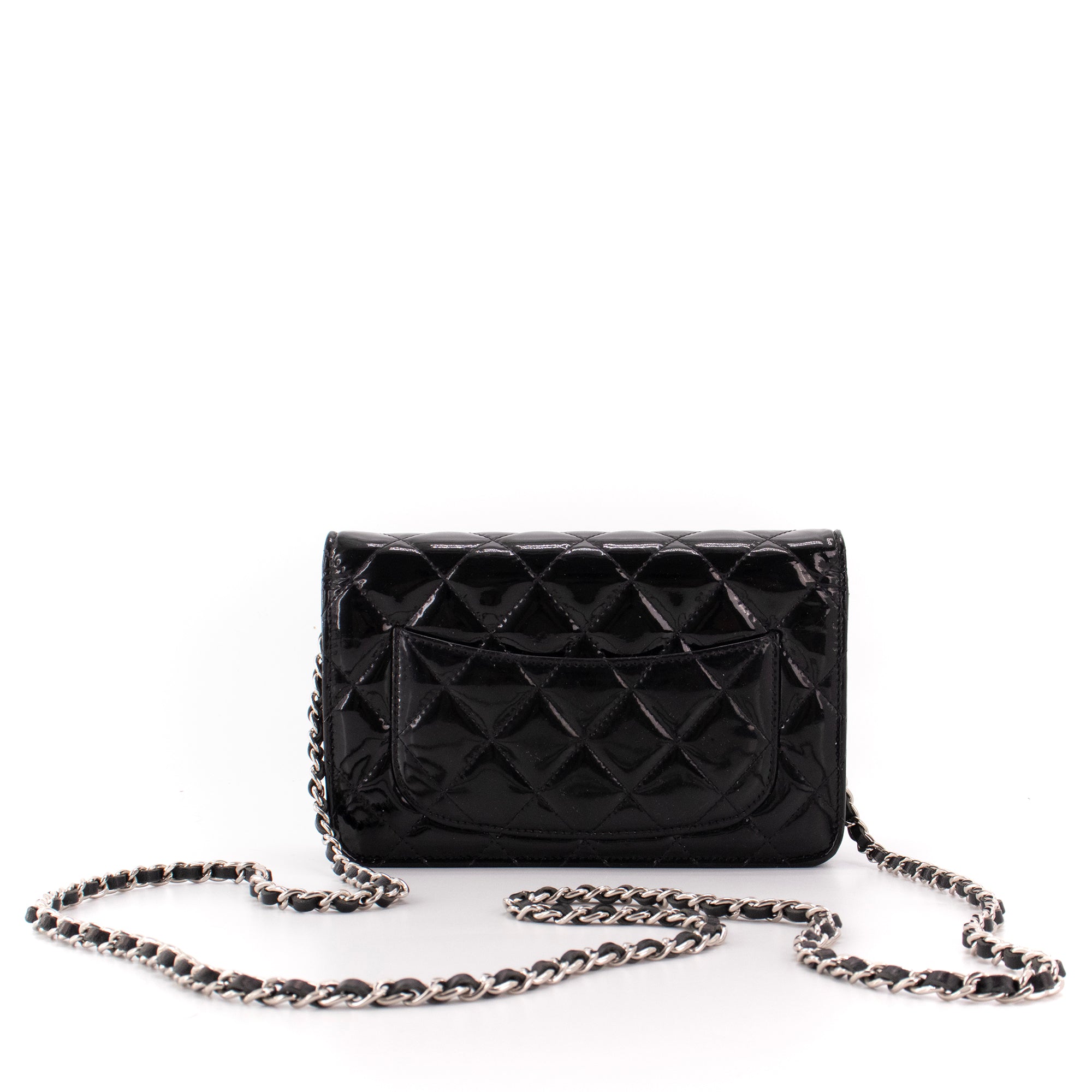 CHANEL - Sac à bandoulière Wallet On Chain Classique/Timeless Chanel en cuir verni noir