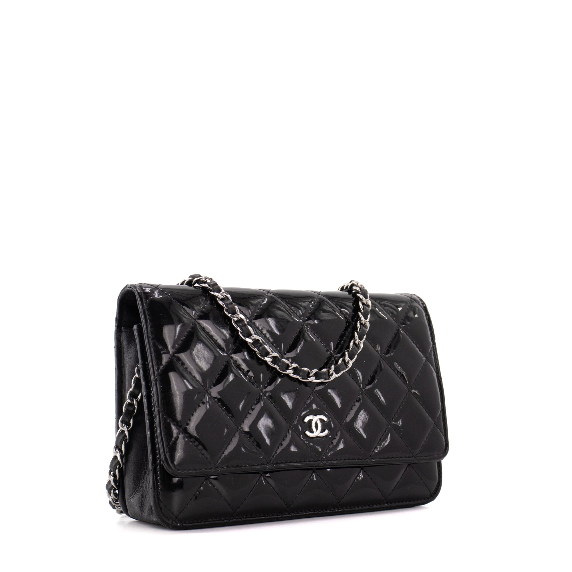 CHANEL - Sac à bandoulière Wallet On Chain Classique/Timeless Chanel en cuir verni noir