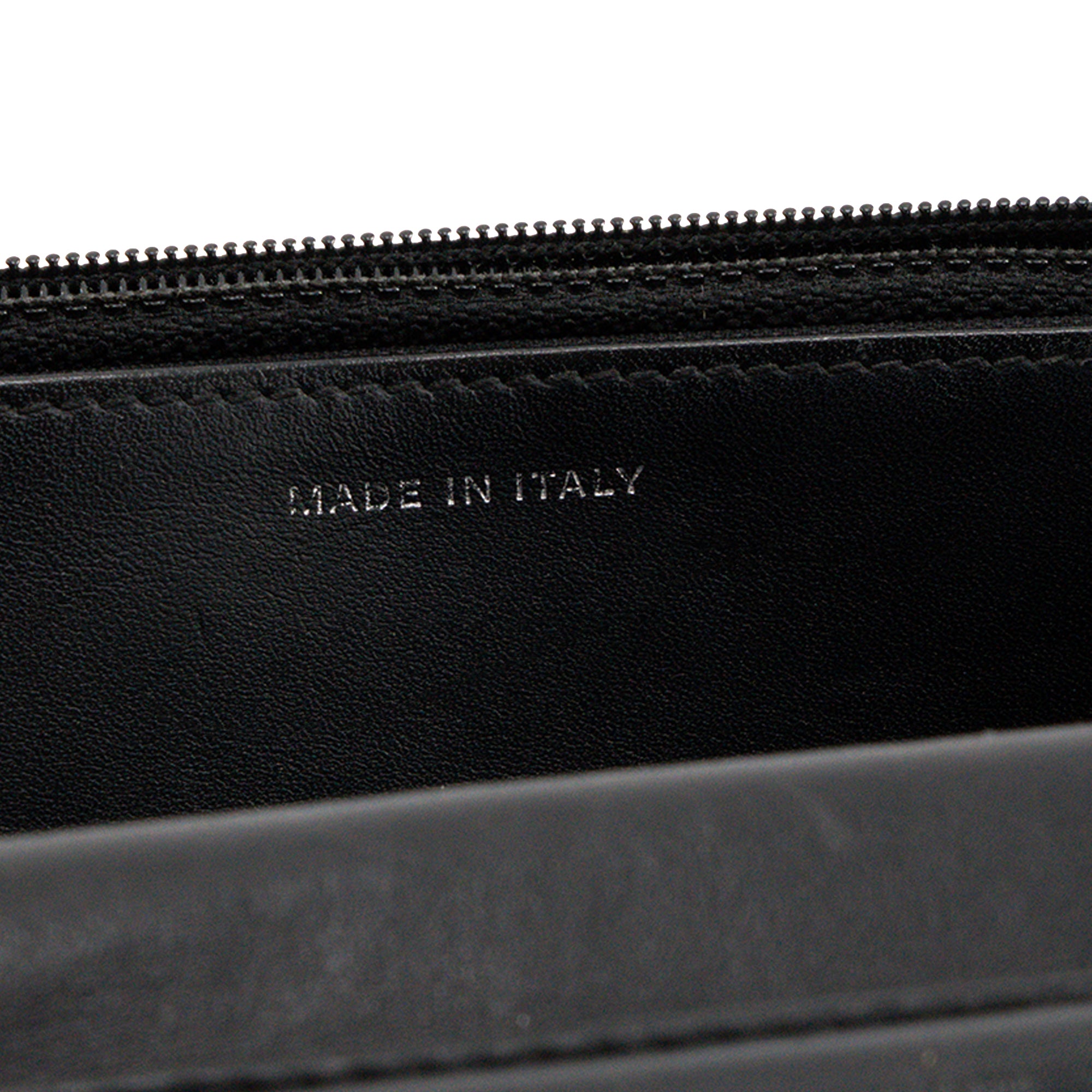 CHANEL - Sac à bandoulière Wallet On Chain Classique/Timeless Chanel en cuir verni noir