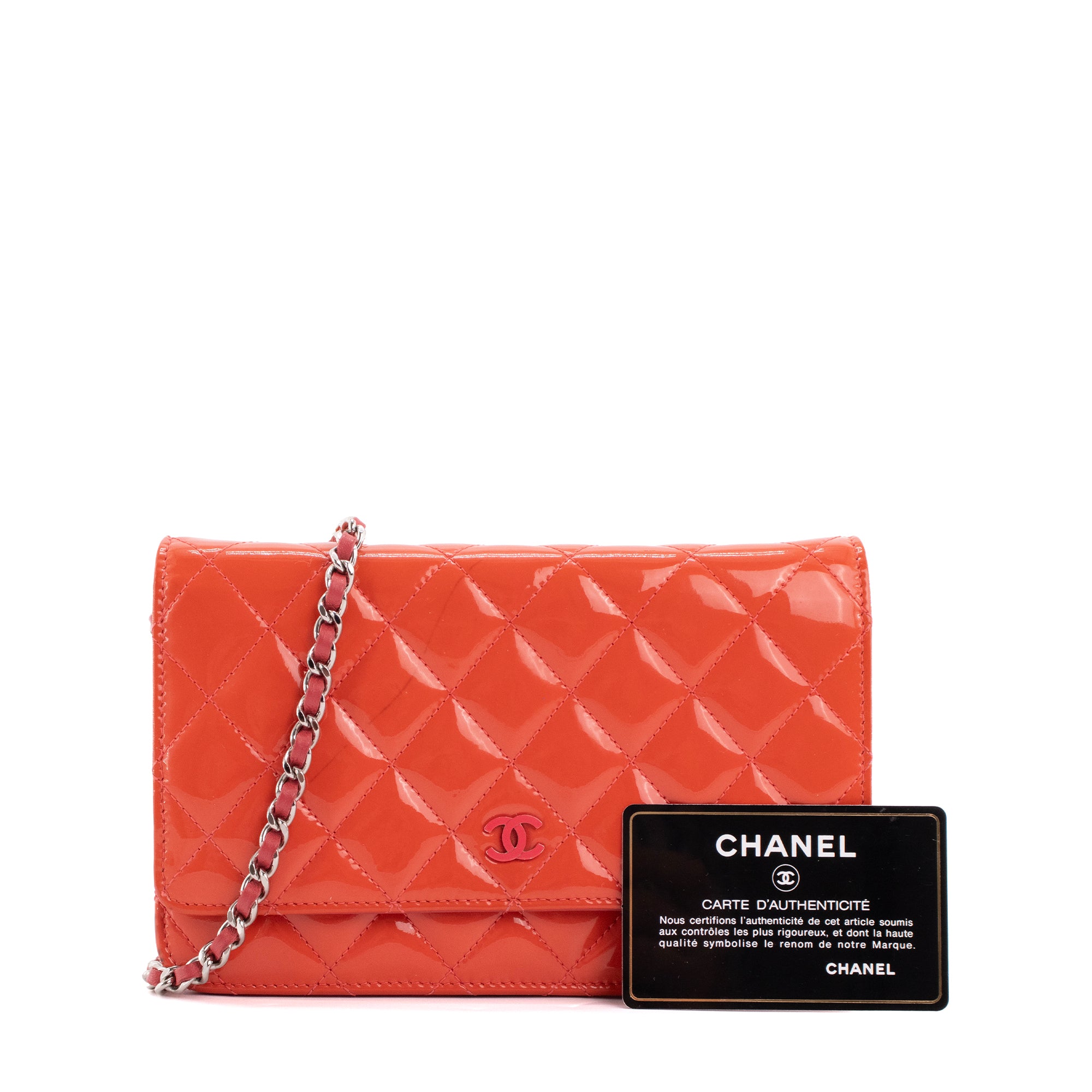 CHANEL - Sac à bandoulière Wallet On Chain Classique/Timeless Chanel en cuir verni orange