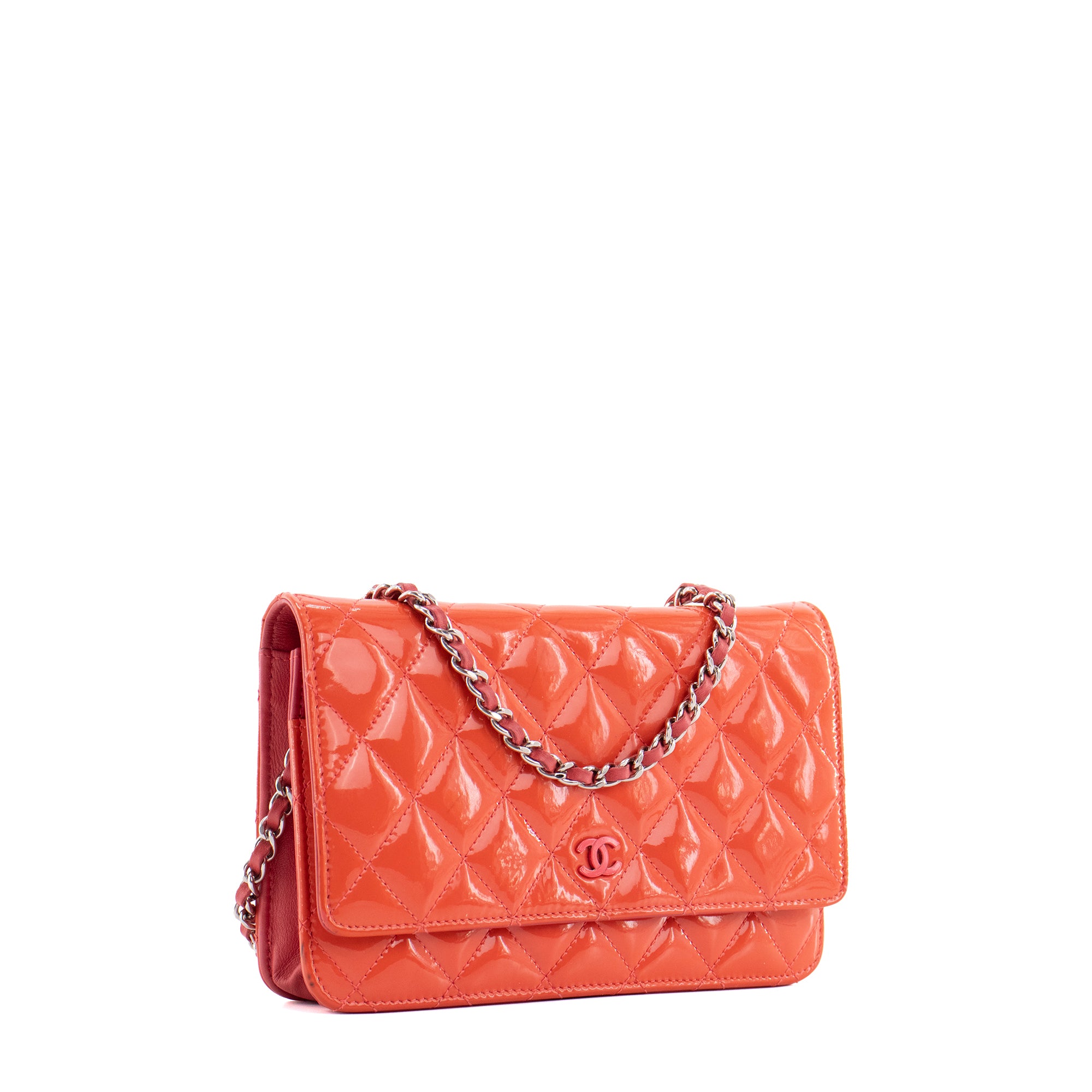 CHANEL - Sac à bandoulière Wallet On Chain Classique/Timeless Chanel en cuir verni orange