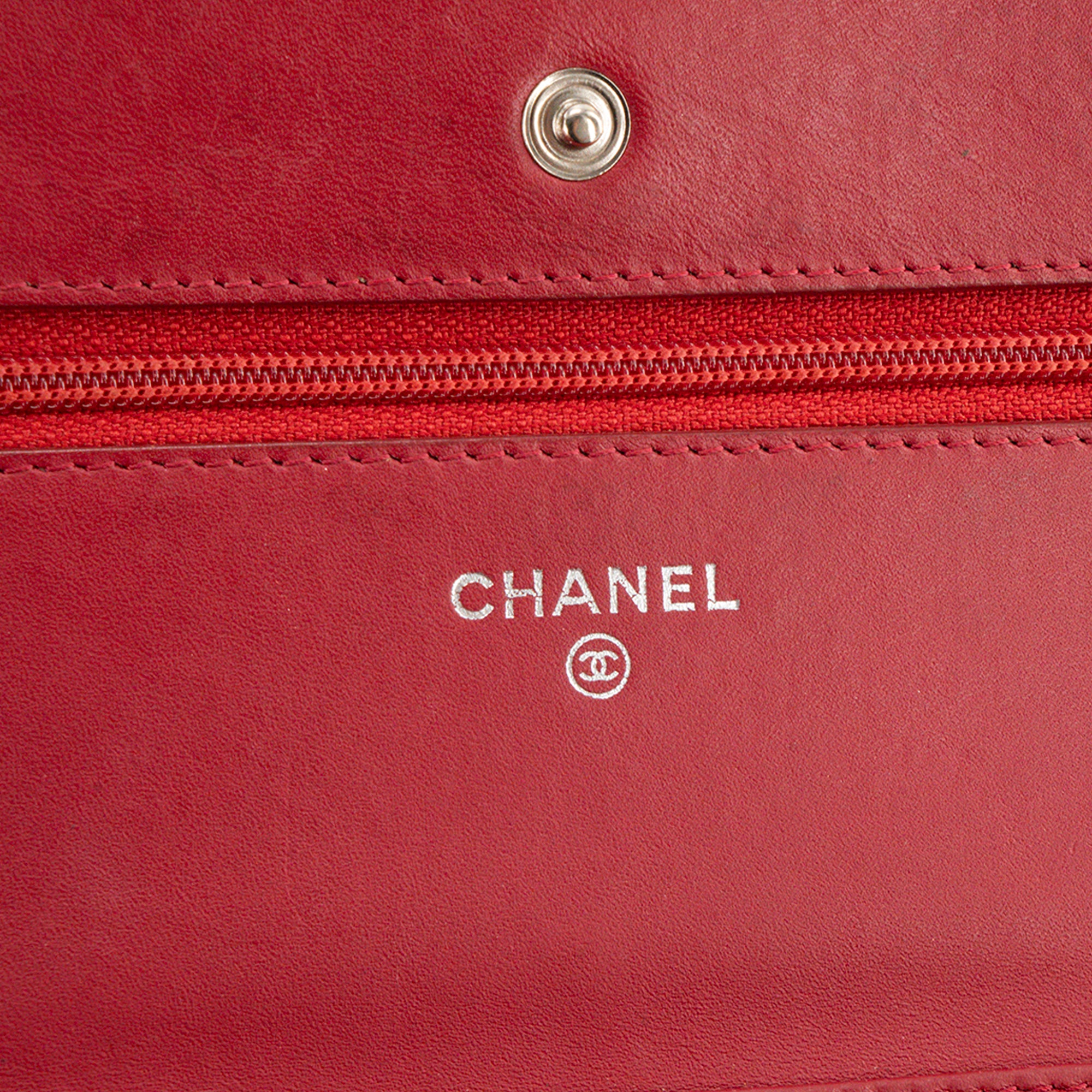 CHANEL - Sac à bandoulière Wallet On Chain Classique/Timeless Chanel en cuir verni orange et rose édition limitée