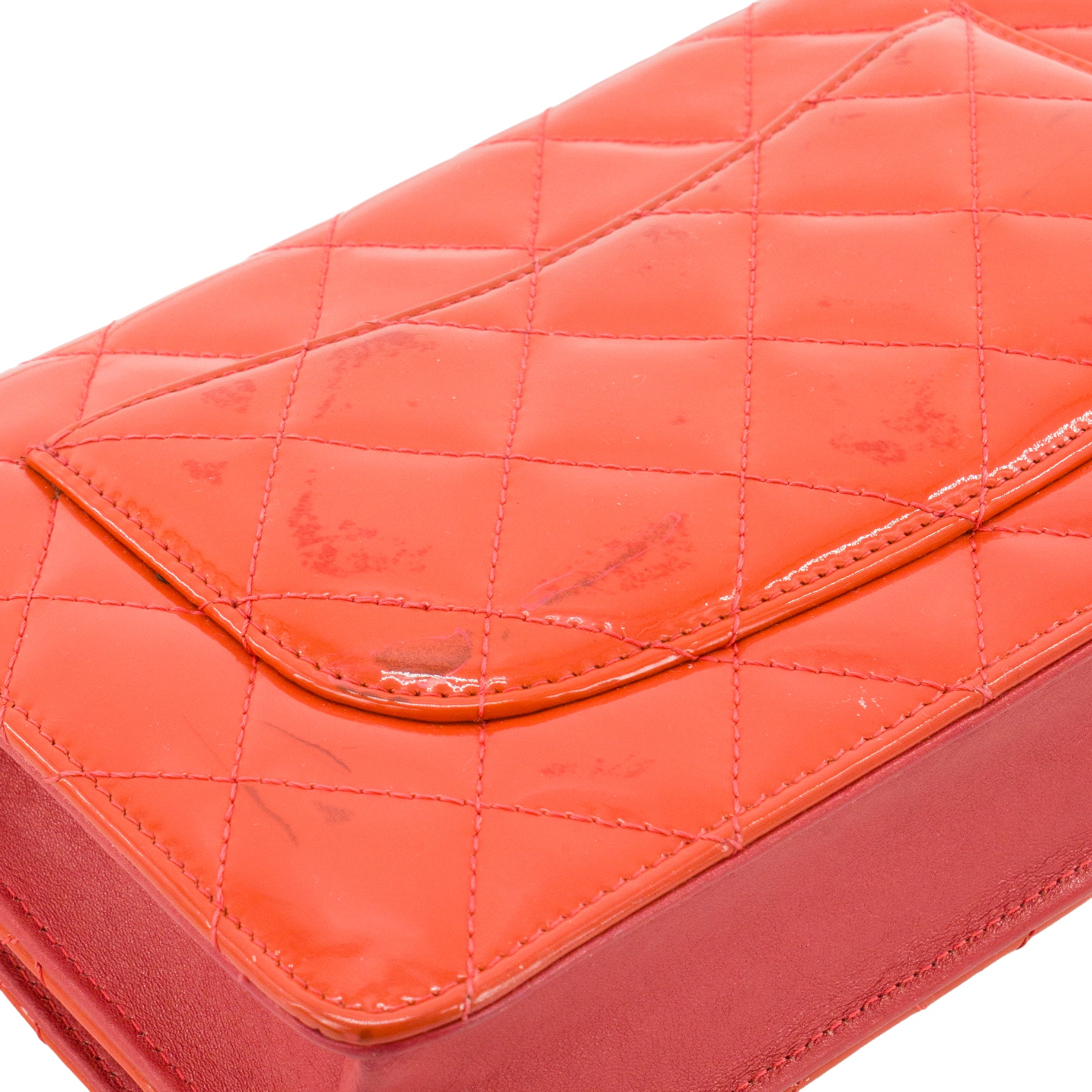 CHANEL - Sac à bandoulière Wallet On Chain Classique/Timeless Chanel en cuir verni orange