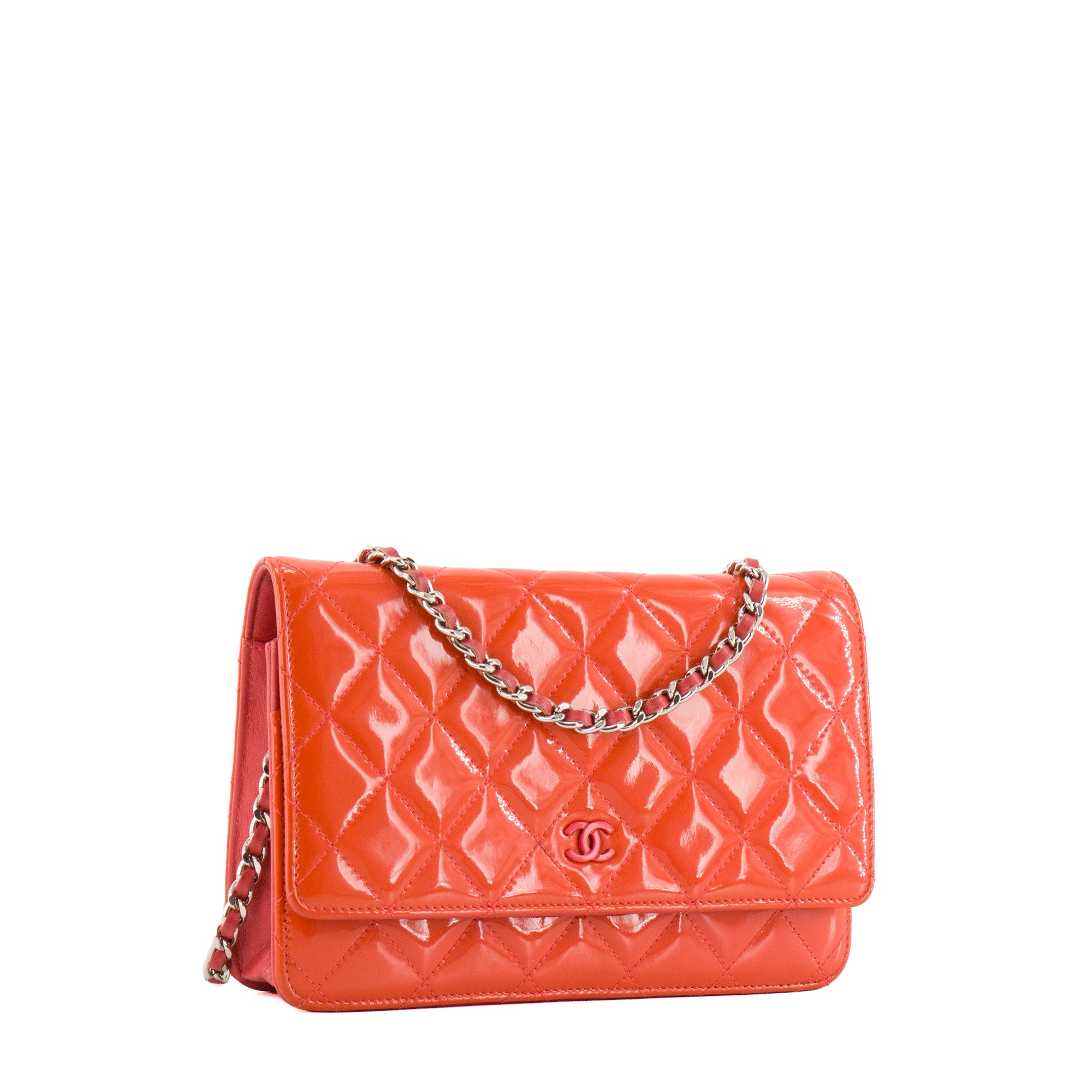 CHANEL - Sac à bandoulière Wallet On Chain Classique/Timeless Chanel en cuir verni orange