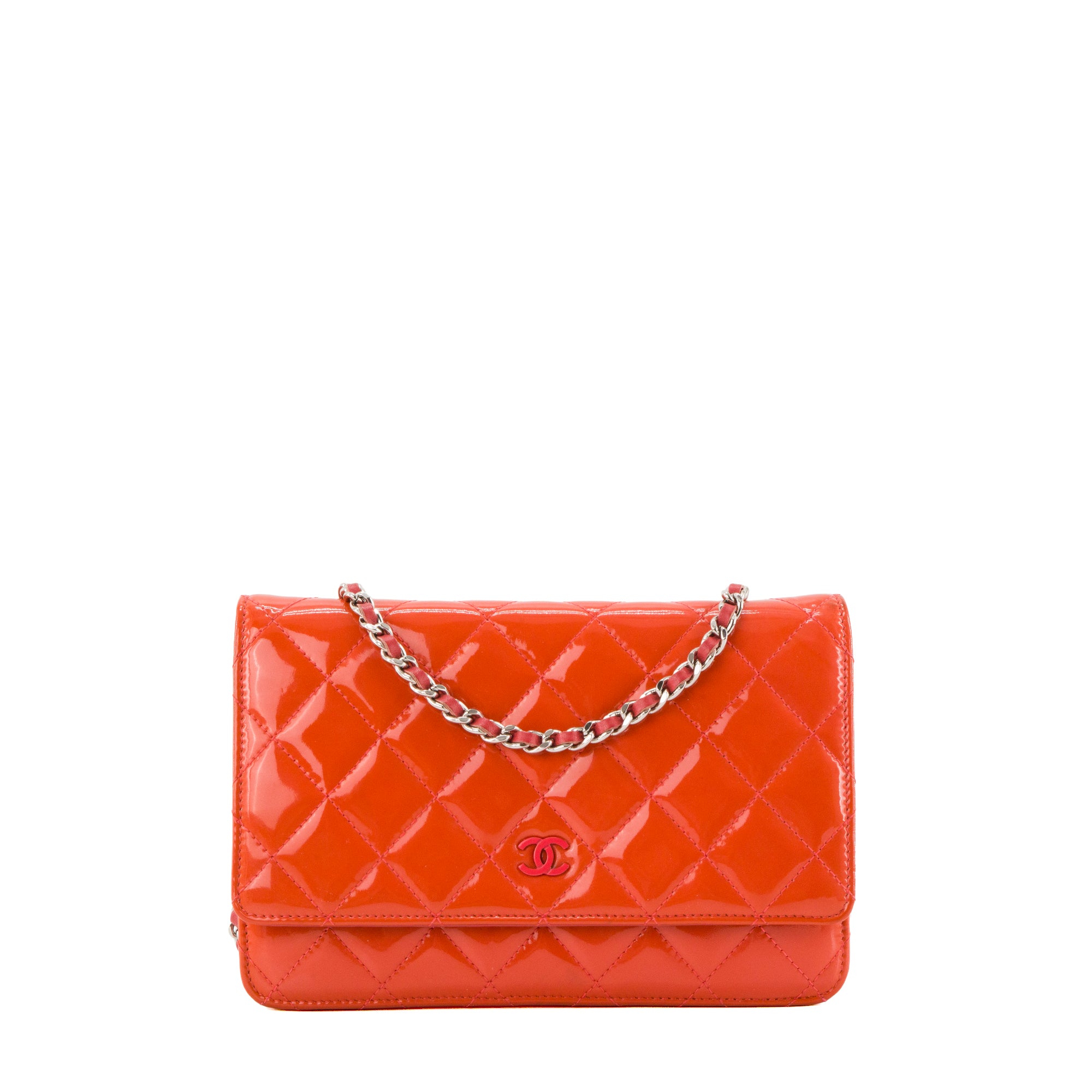 CHANEL - Sac à bandoulière Wallet On Chain Classique/Timeless Chanel en cuir verni orange