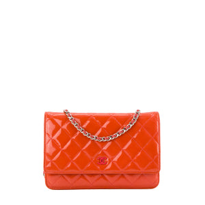 CHANEL - Sac à bandoulière Wallet On Chain Classique/Timeless Chanel en cuir verni orange