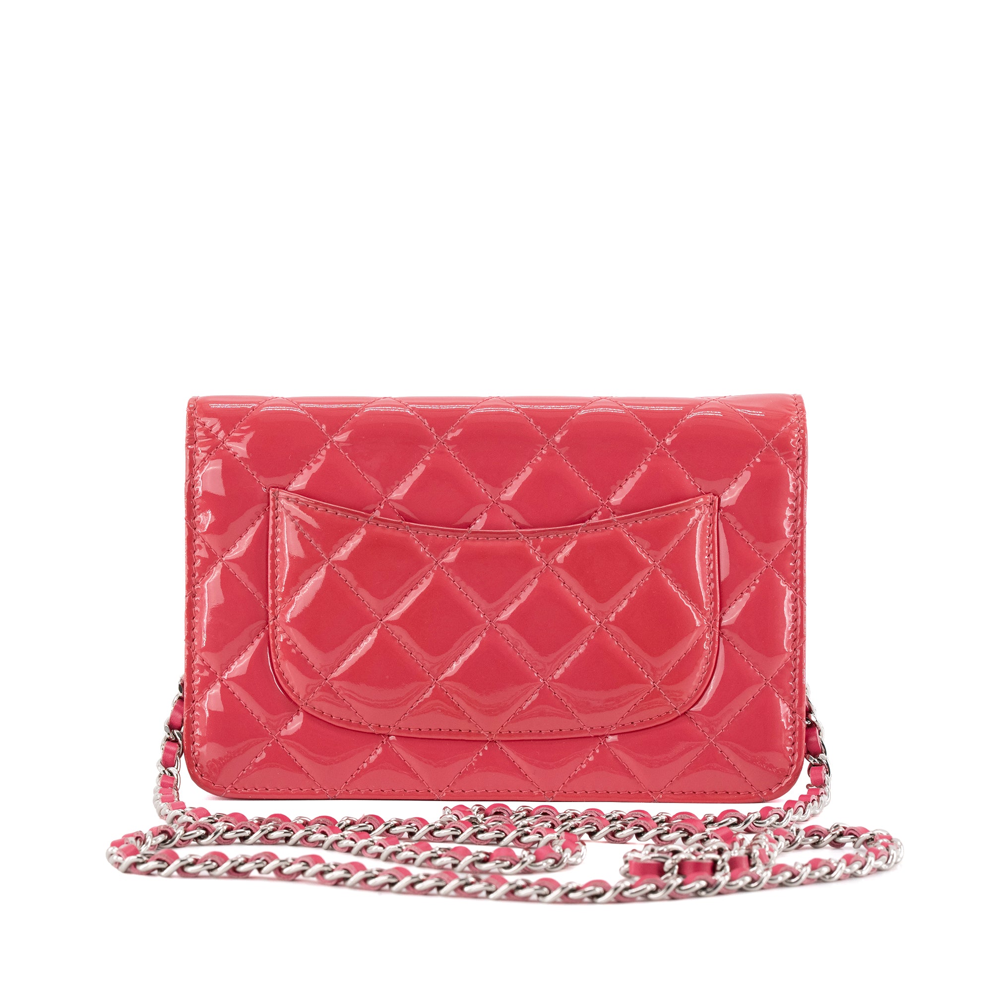 CHANEL - Sac à bandoulière Wallet On Chain Classique/Timeless Chanel en cuir verni rose