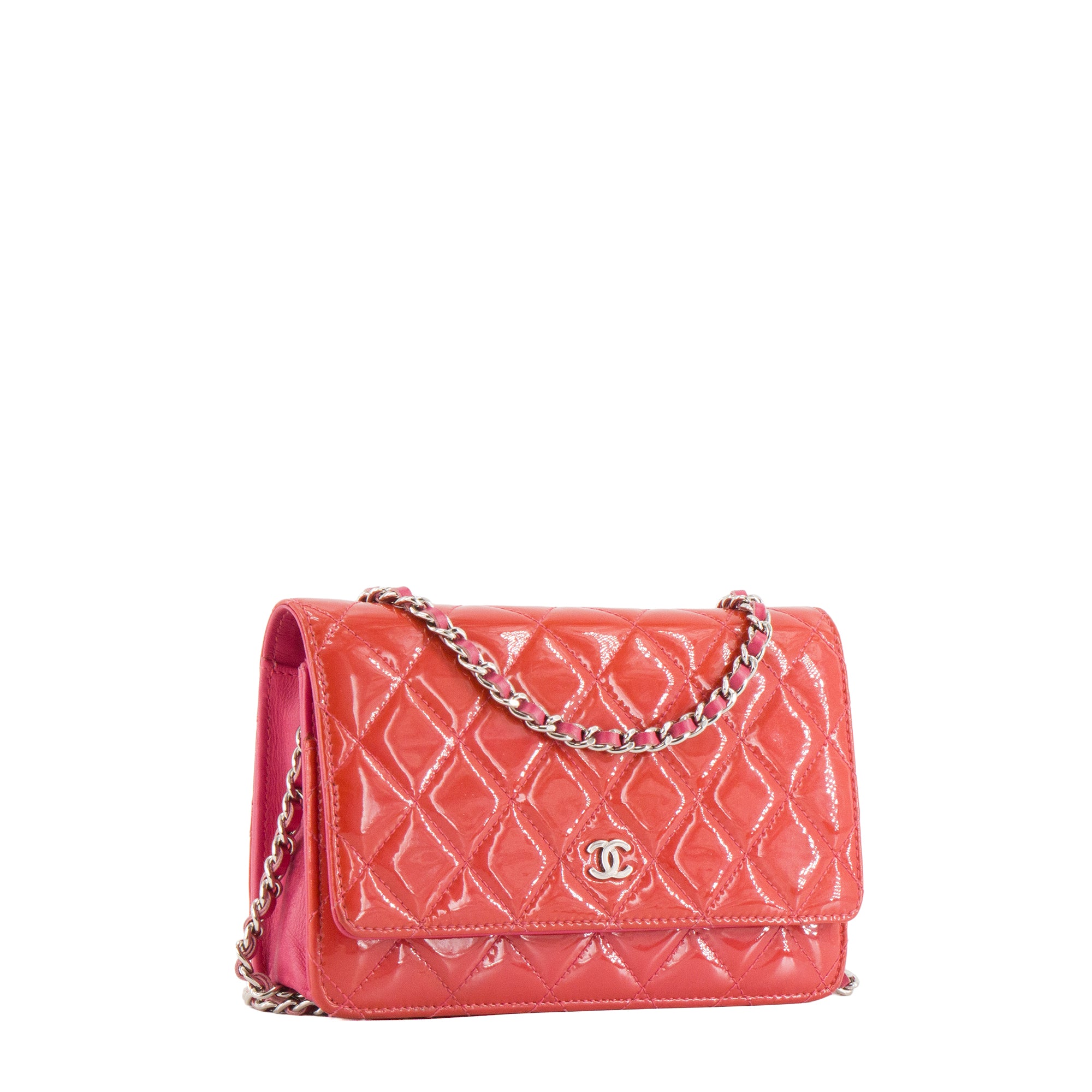 CHANEL - Sac à bandoulière Wallet On Chain Classique/Timeless Chanel en cuir verni rose