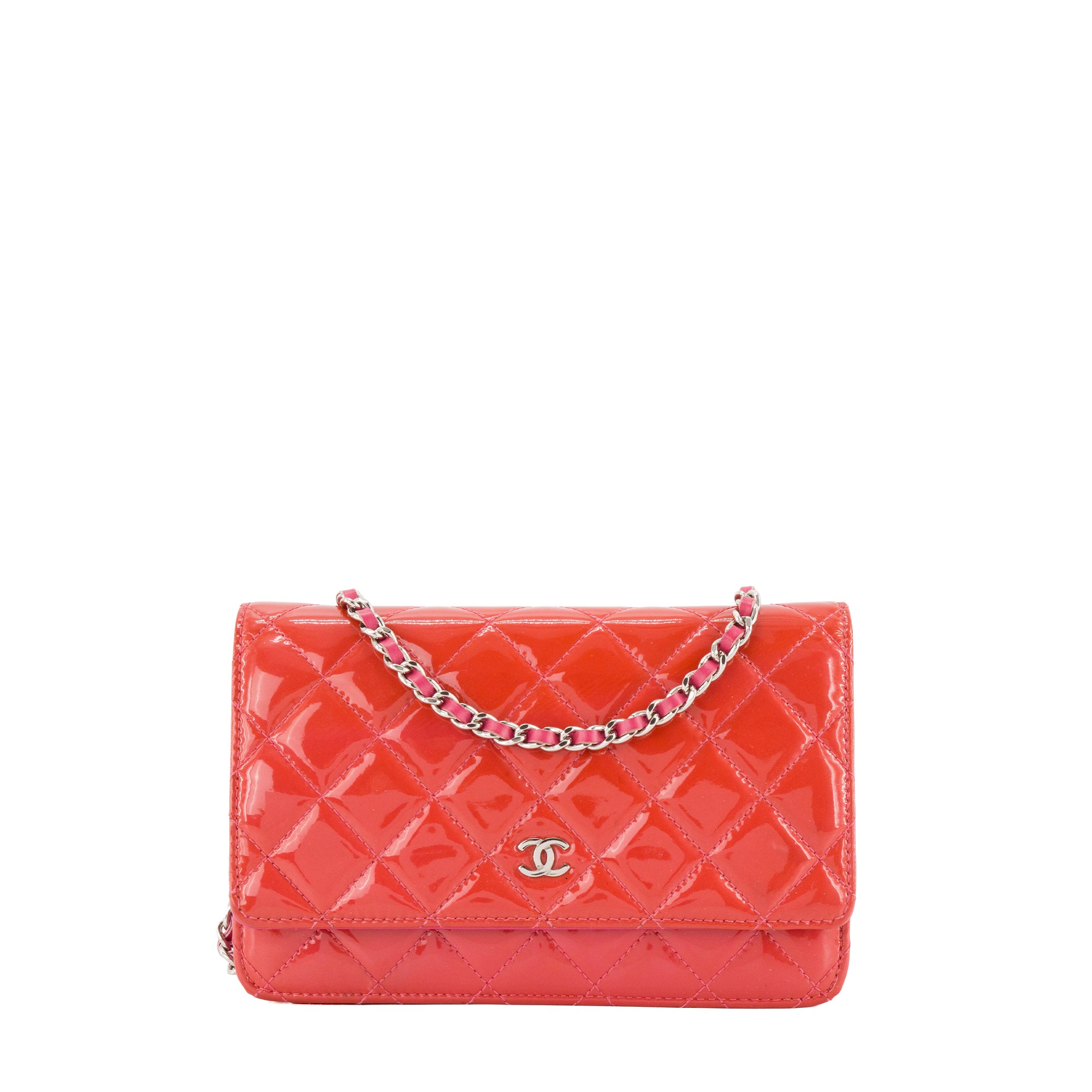 CHANEL - Sac à bandoulière Wallet On Chain Classique/Timeless Chanel en cuir verni rose