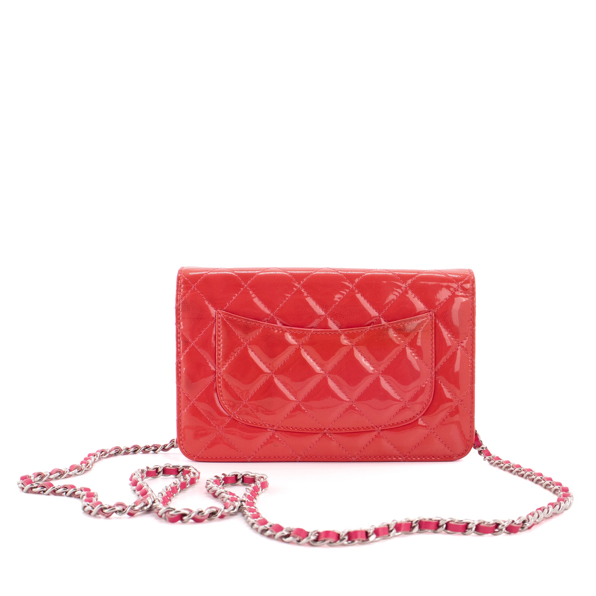 CHANEL - Sac à bandoulière Wallet On Chain Classique/Timeless Chanel en cuir verni rose