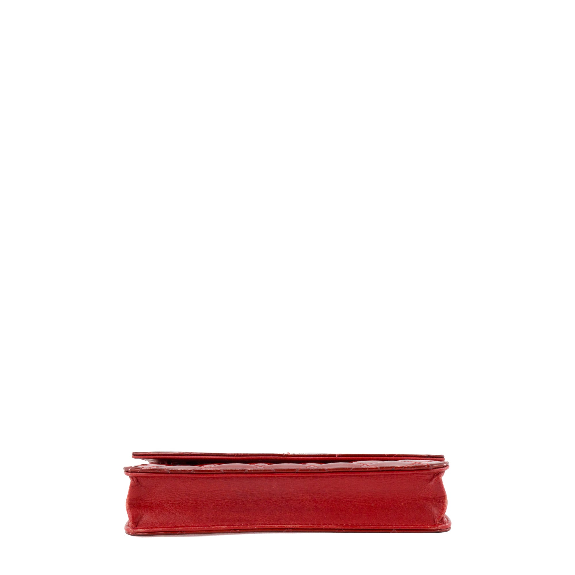 CHANEL - Sac à bandoulière Wallet On Chain Classique/Timeless Chanel en cuir verni rouge édition limitée