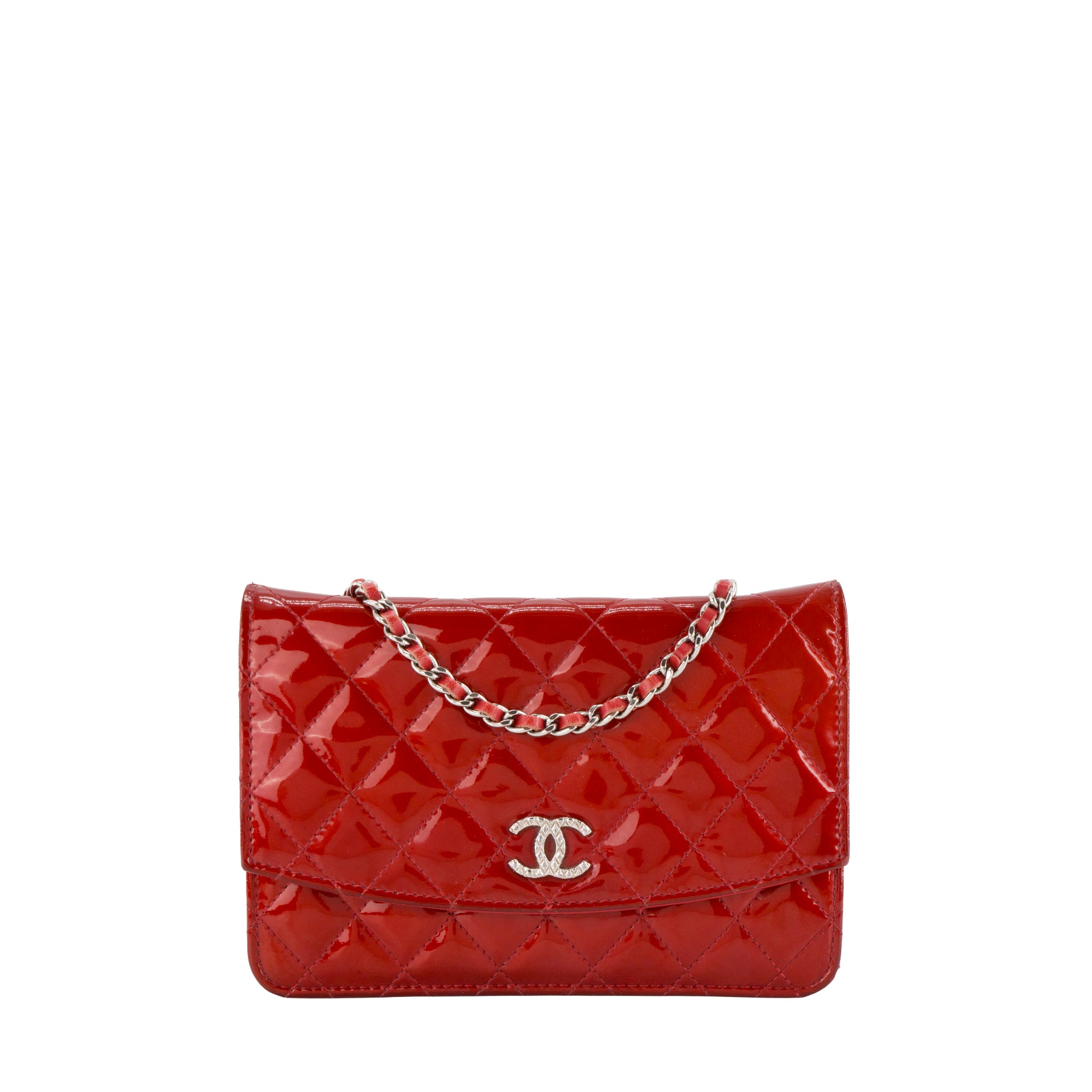 CHANEL - Sac à bandoulière Wallet On Chain Classique/Timeless Chanel en cuir verni rouge édition limitée
