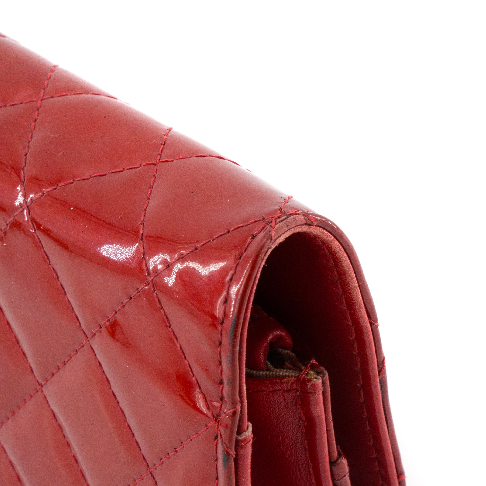 CHANEL - Sac à bandoulière Wallet On Chain Classique/Timeless Chanel en cuir verni rouge édition limitée