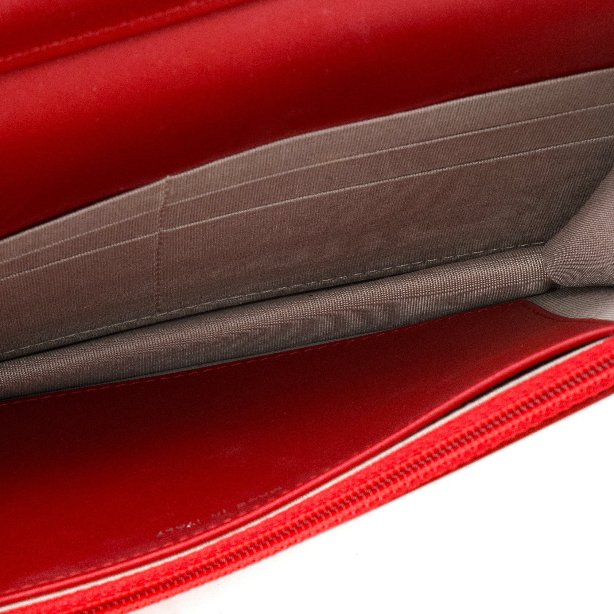 CHANEL - Sac à bandoulière Wallet On Chain Classique/Timeless Chanel en cuir verni rouge édition limitée