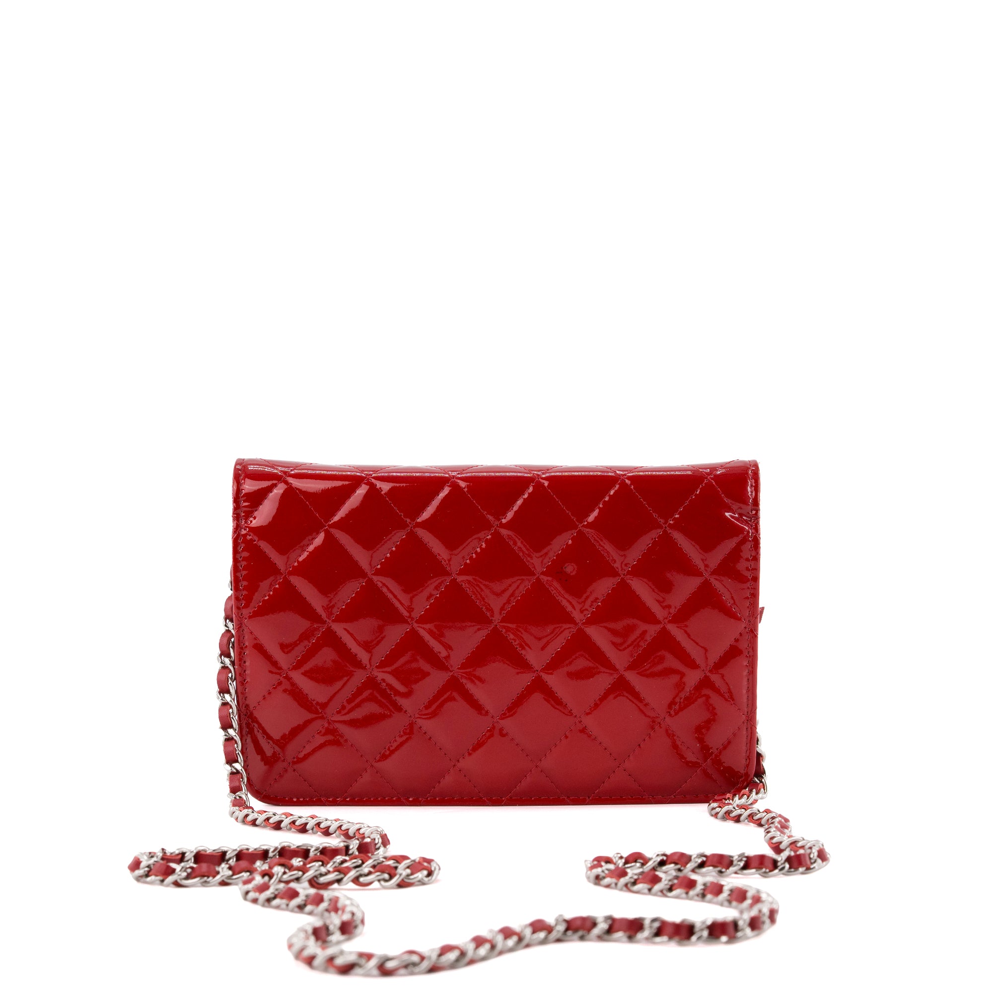 CHANEL - Sac à bandoulière Wallet On Chain Classique/Timeless Chanel en cuir verni rouge édition limitée