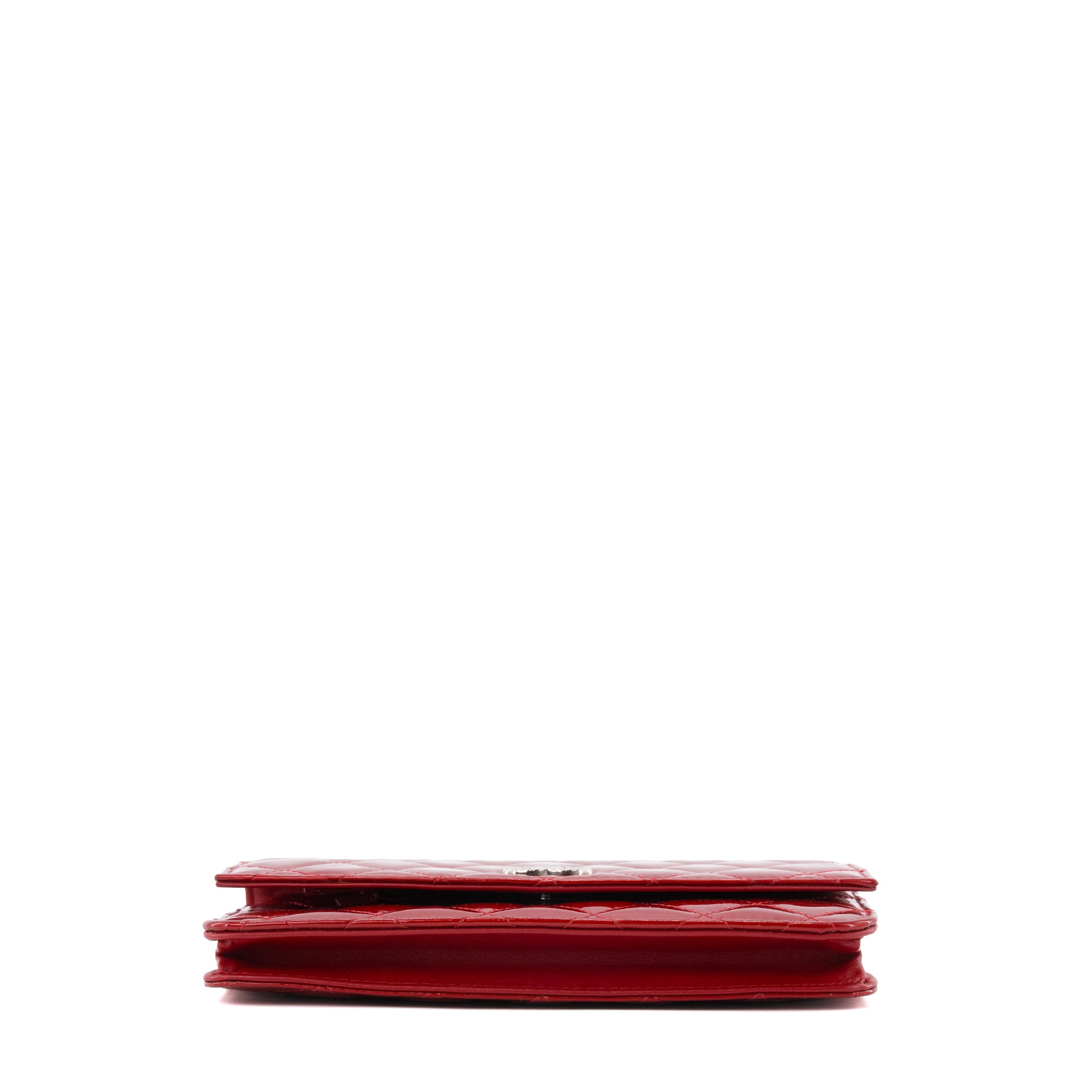 CHANEL - Sac à bandoulière Wallet On Chain Classique/Timeless Chanel en cuir verni rouge édition limitée