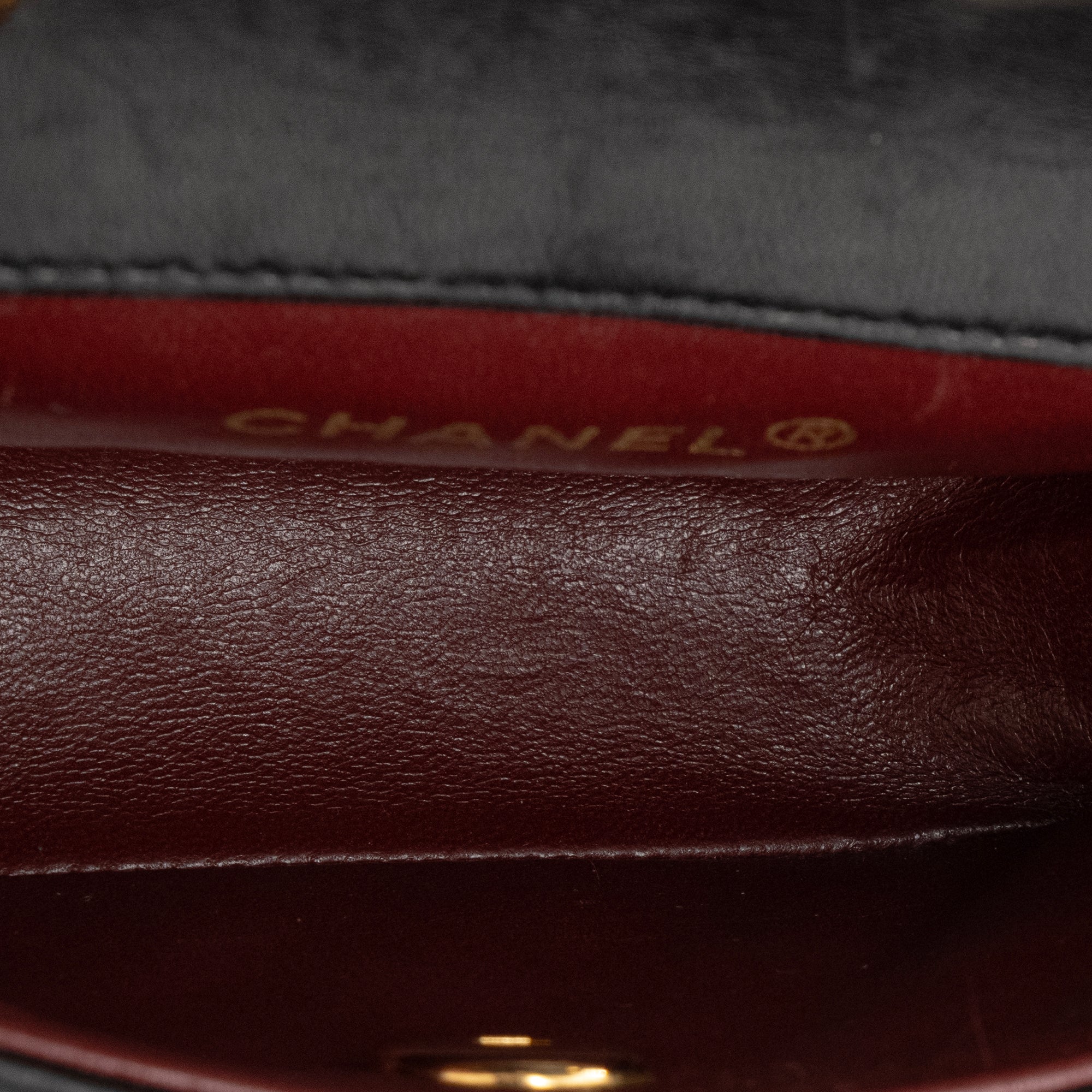 CHANEL - Sac à bandoulière Wallet On Chain mini Chanel en cuir noir vintage