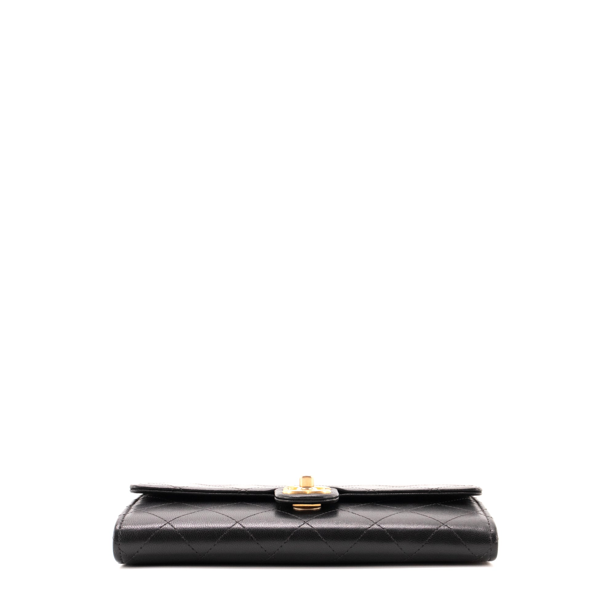 CHANEL - Sac à bandoulière Wallet on Chain Pearl Chanel en cuir lisse noir