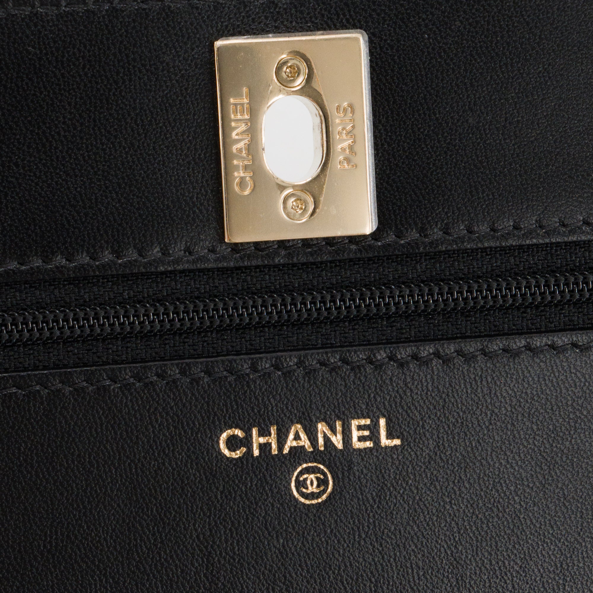CHANEL - Sac à bandoulière Wallet On Chain Trendy CC Chanel en cuir lisse noir