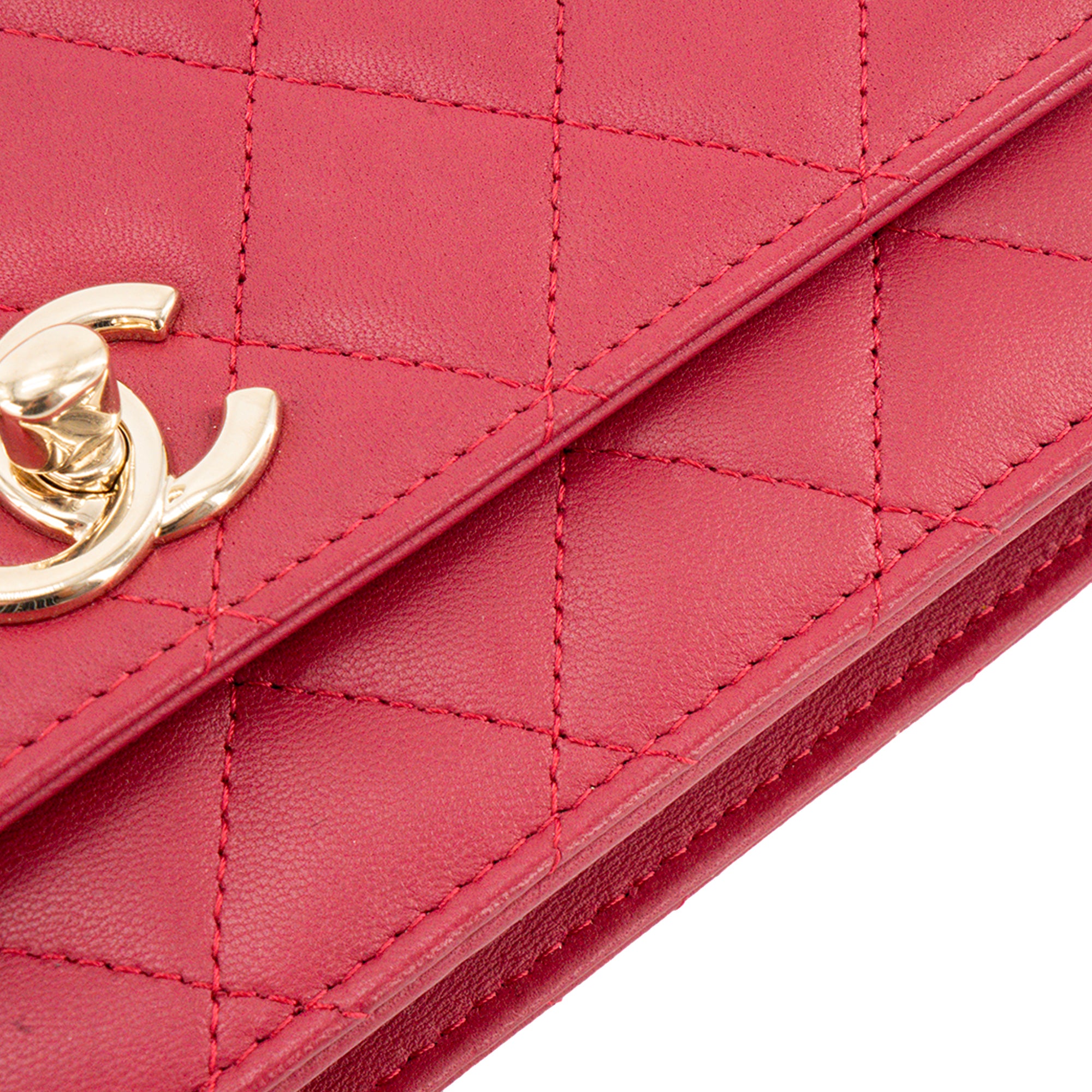 CHANEL - Sac à bandoulière Wallet On Chain Trendy CC Chanel en cuir lisse rose