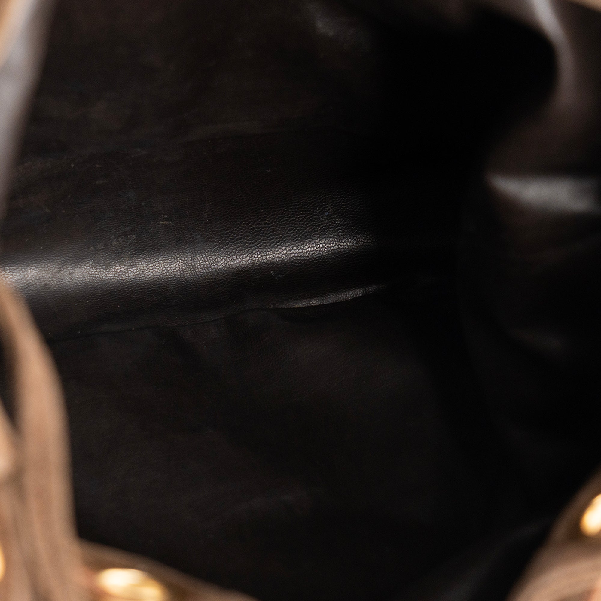 CHANEL - Sac à dos Logo CC Chanel en daim marron vintage