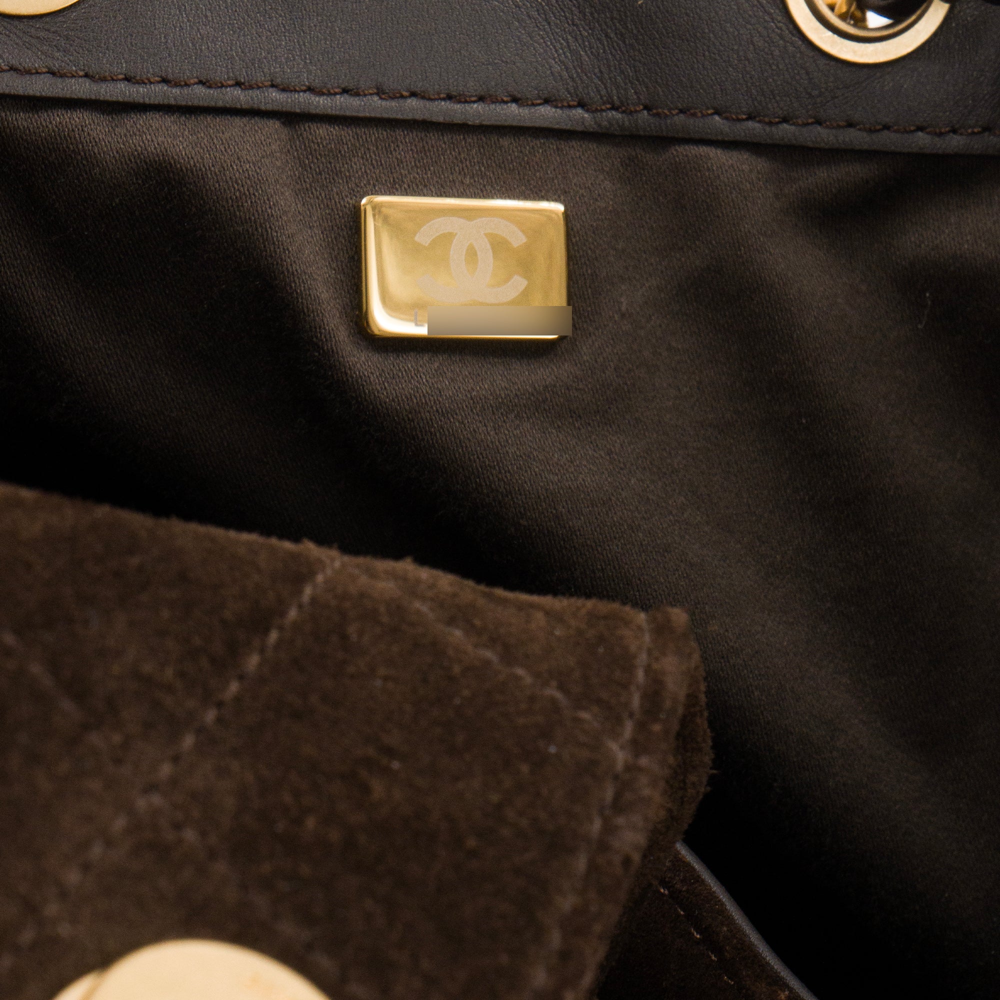 CHANEL - Sac à épaule Chanel 25 Large en daim marron