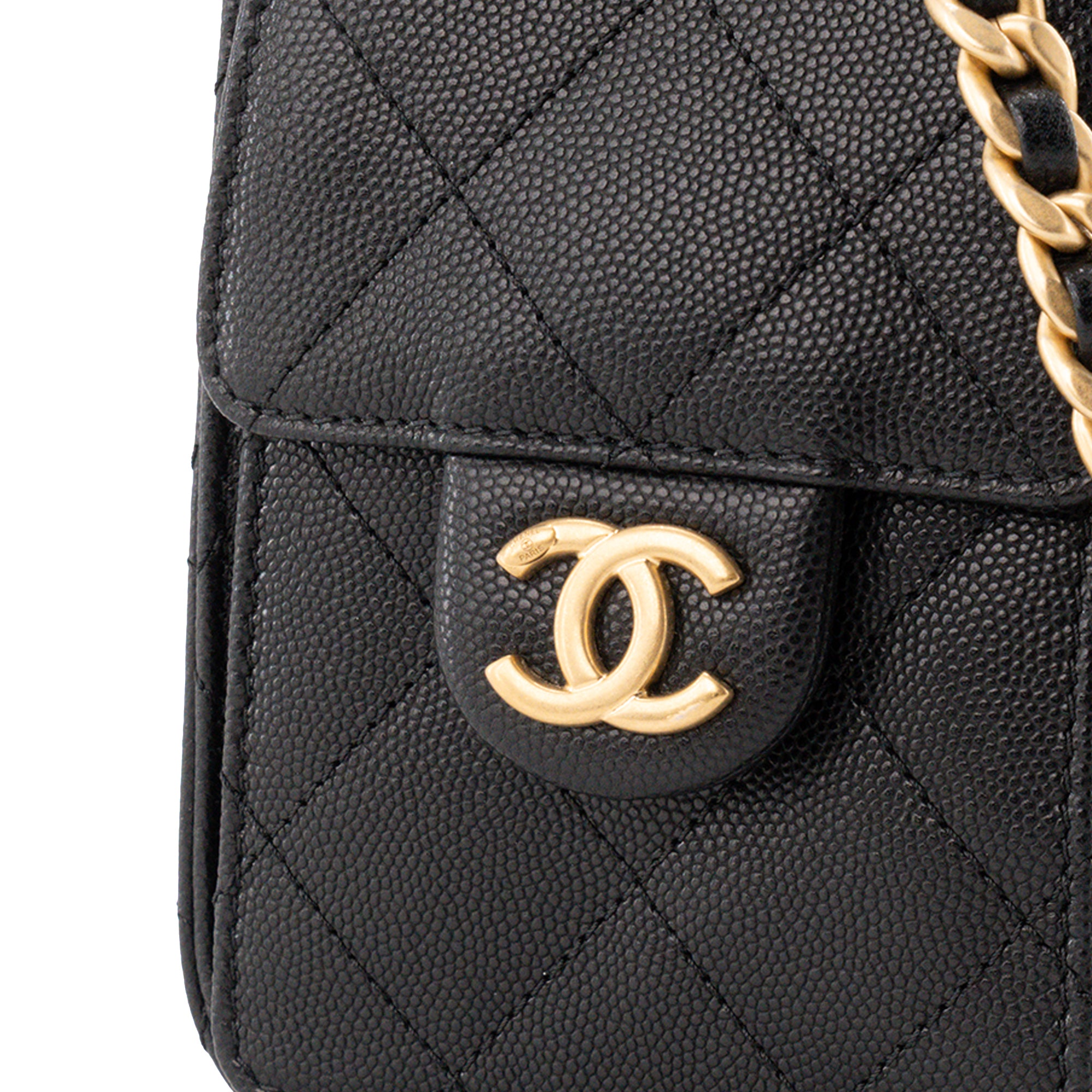CHANEL - Sac à épaule 25 mini Chanel en cuir caviar noir