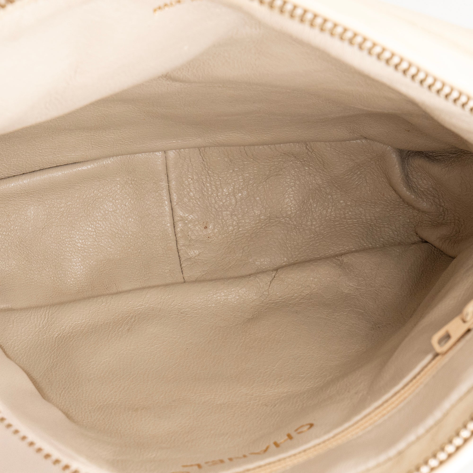 CHANEL - Sac à épaule Camera Chanel en cuir beige vintage