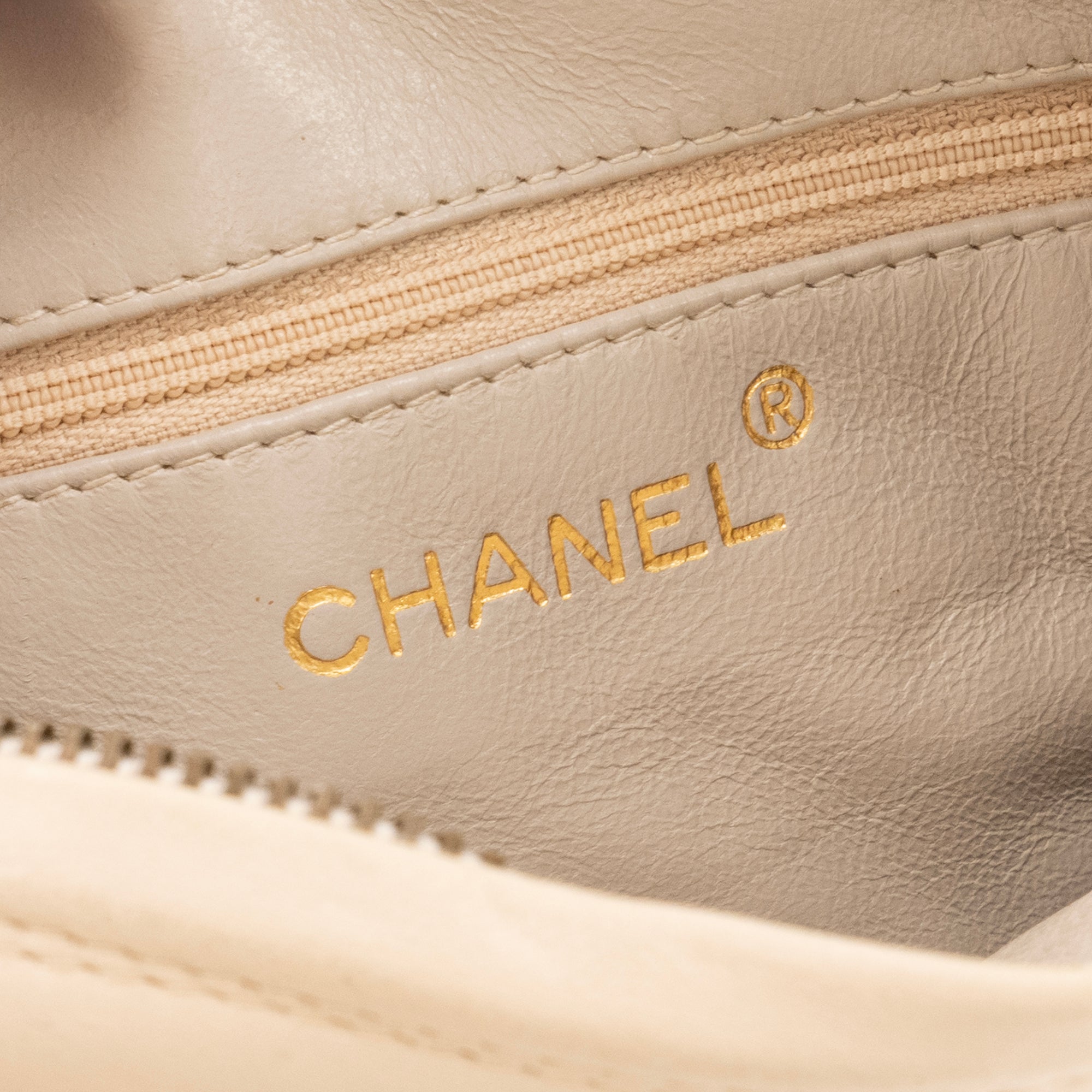 CHANEL - Sac à épaule Camera Chanel en cuir beige vintage