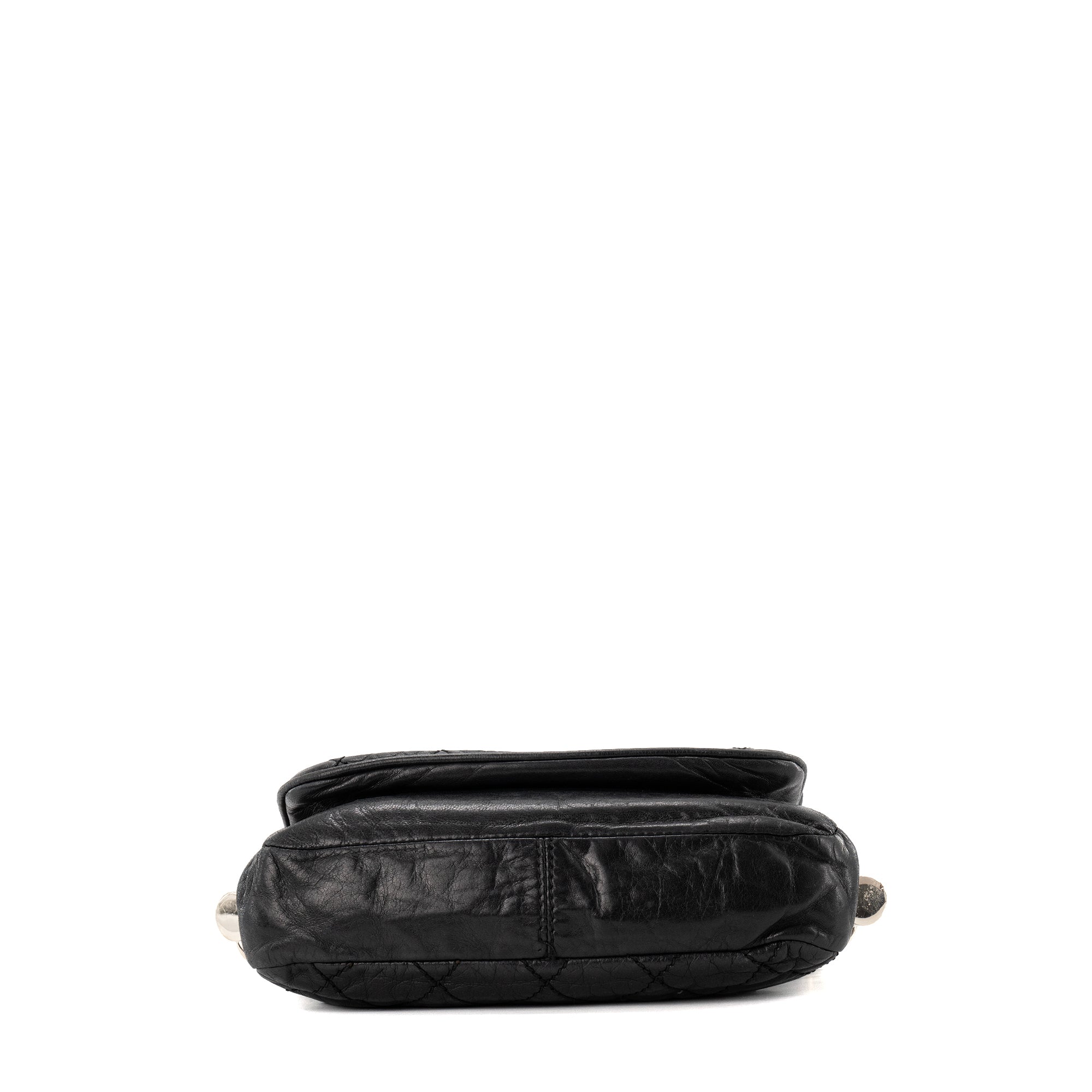 CHANEL - Sac à épaule CC Chanel en cuir lisse noir vintage