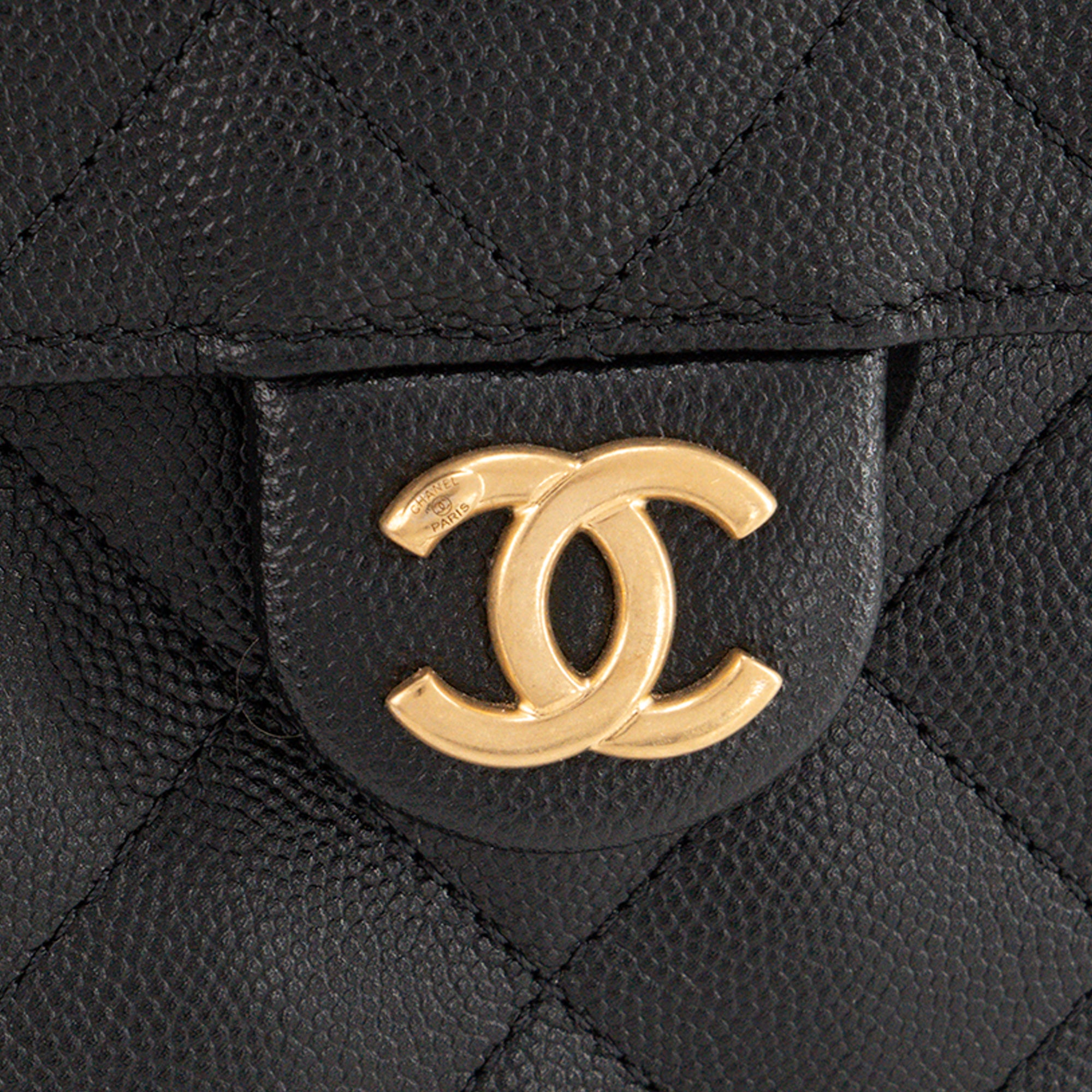 CHANEL - Sac à épaule Chanel 25 medium en cuir caviar noir