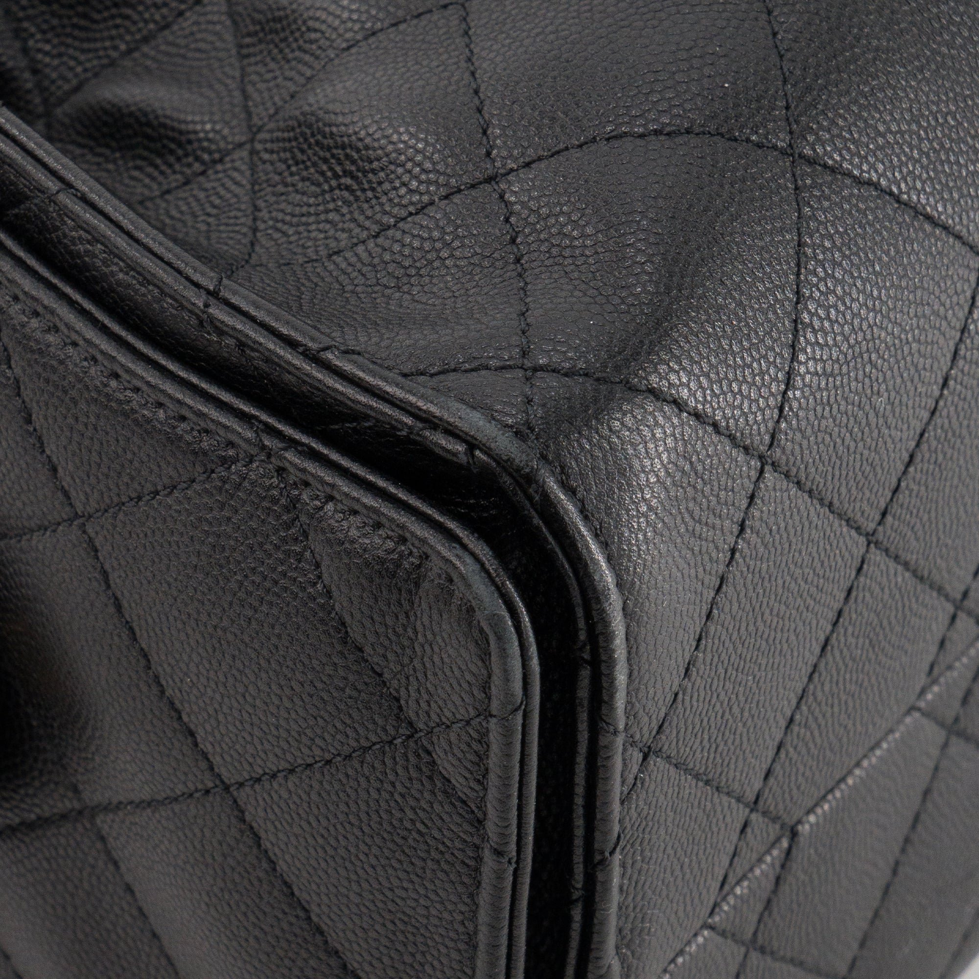 CHANEL - Sac à épaule Chanel 25 small en cuir caviar noir