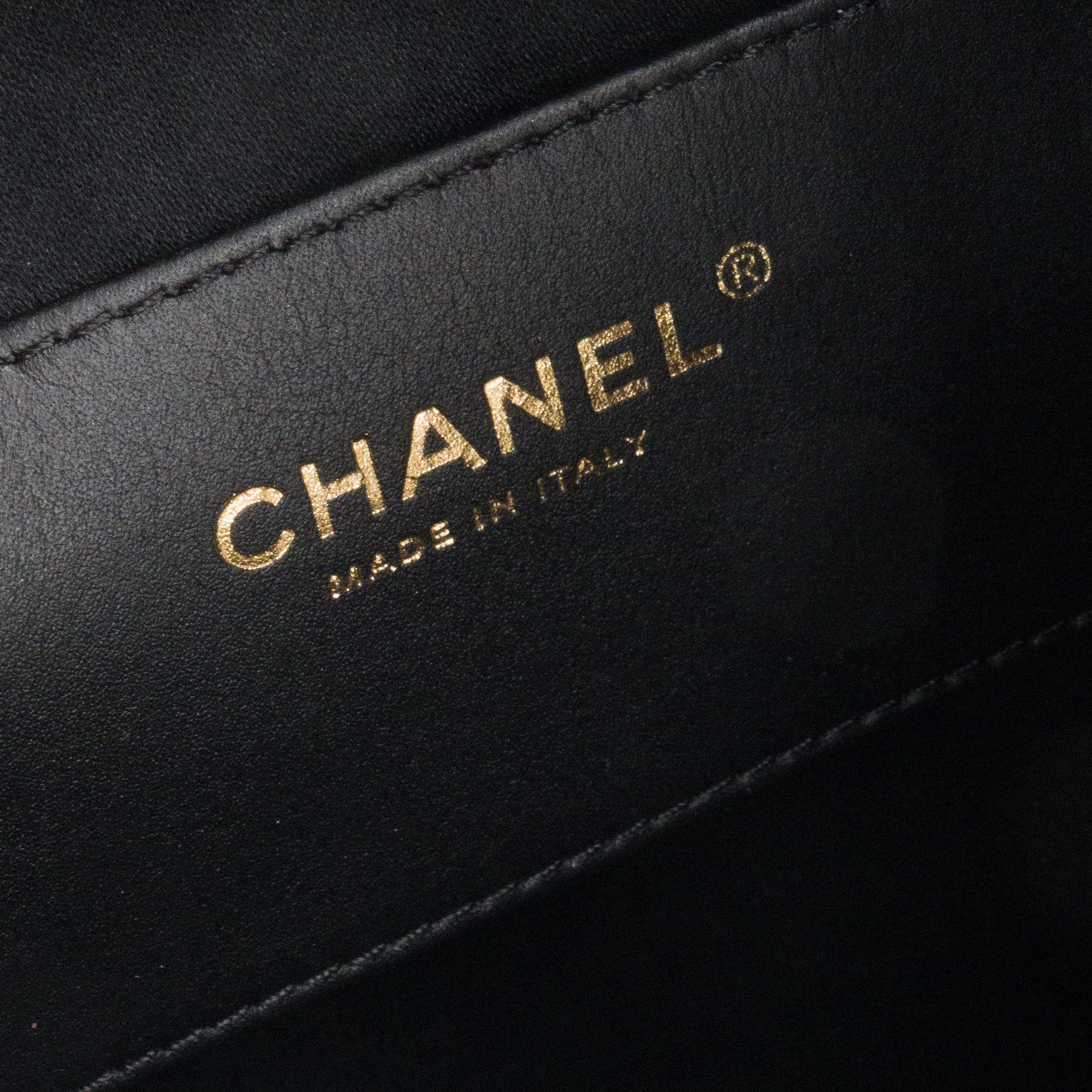 CHANEL - Sac à épaule Chanel 25 small en cuir caviar noir