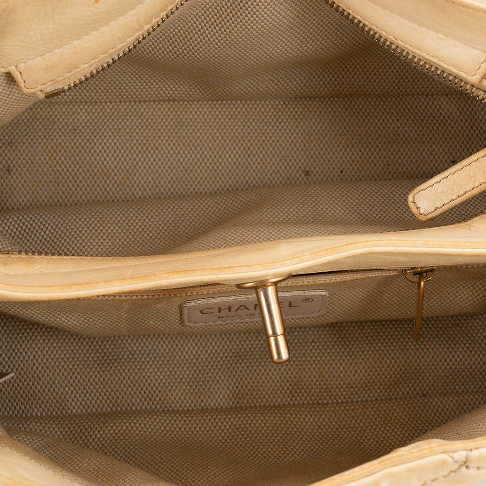 CHANEL - Sac à épaule Chanel en cuir beige vintage