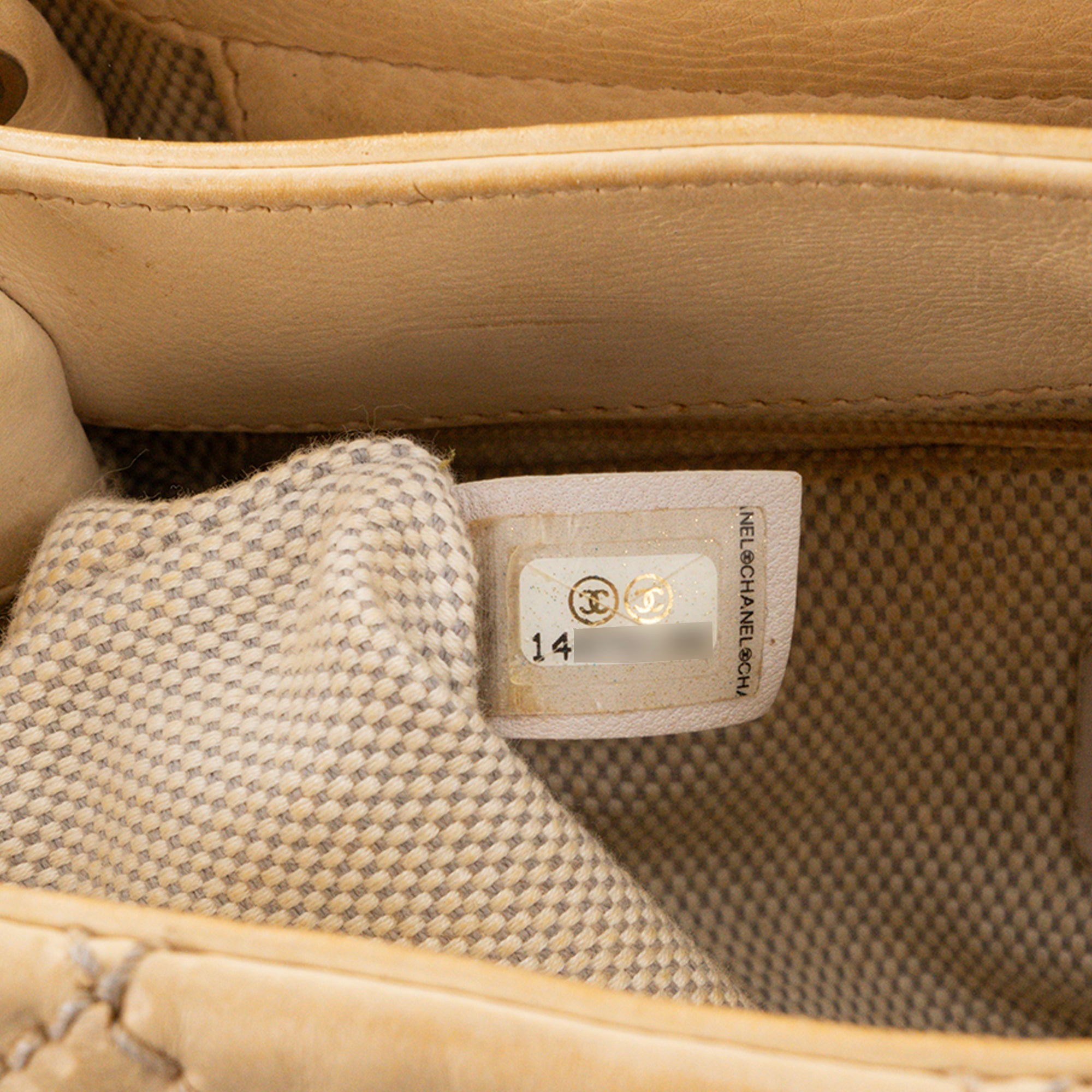CHANEL - Sac à épaule Chanel en cuir beige vintage