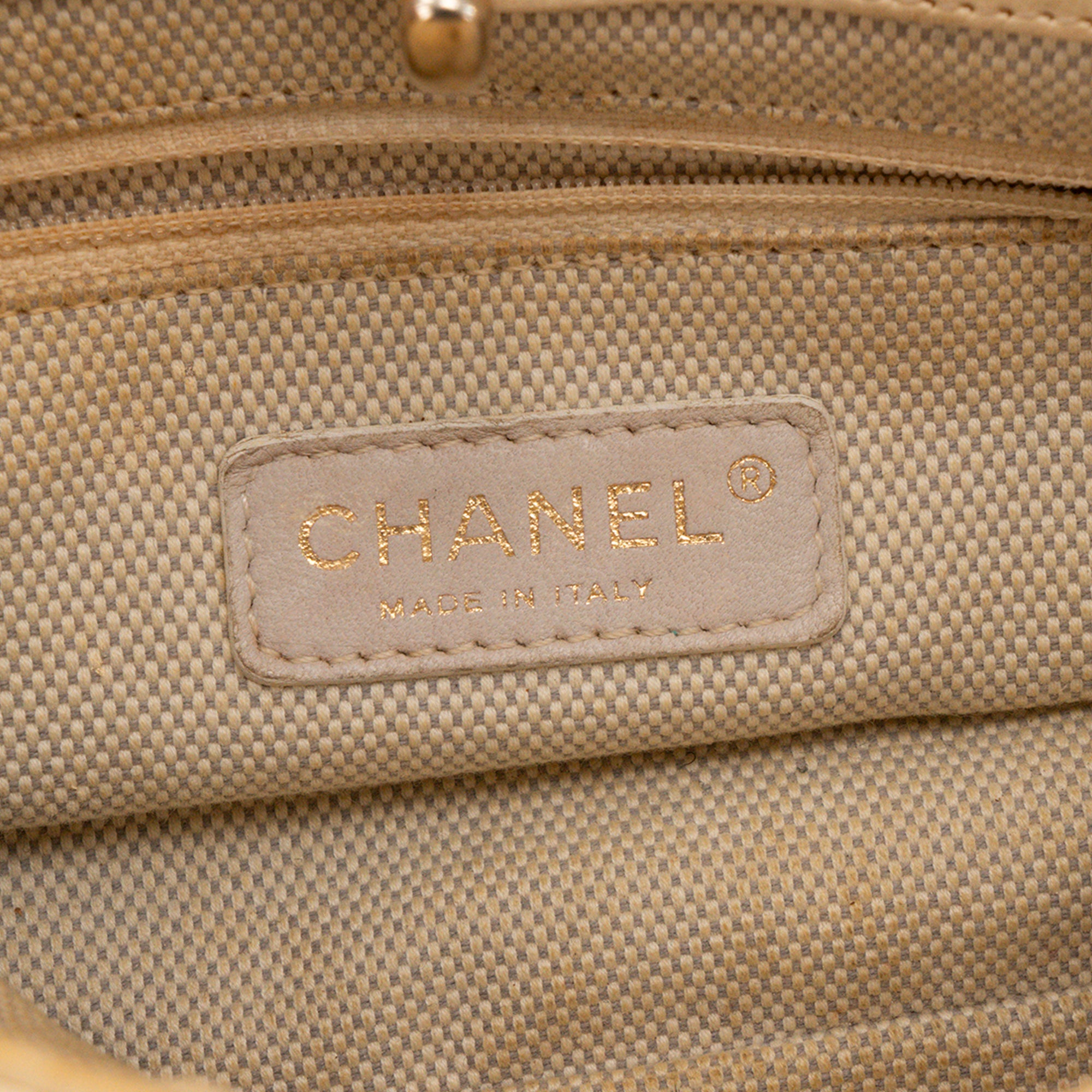 CHANEL - Sac à épaule Chanel en cuir beige vintage