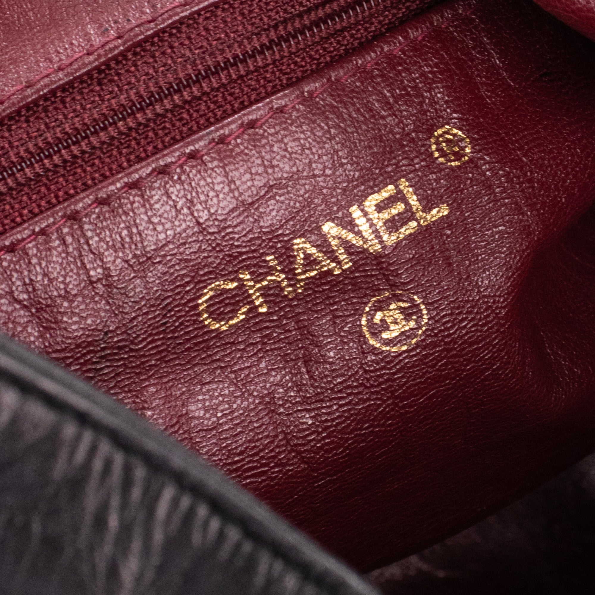 CHANEL - Sac à épaule Chanel en cuir d'agneau noir vintage