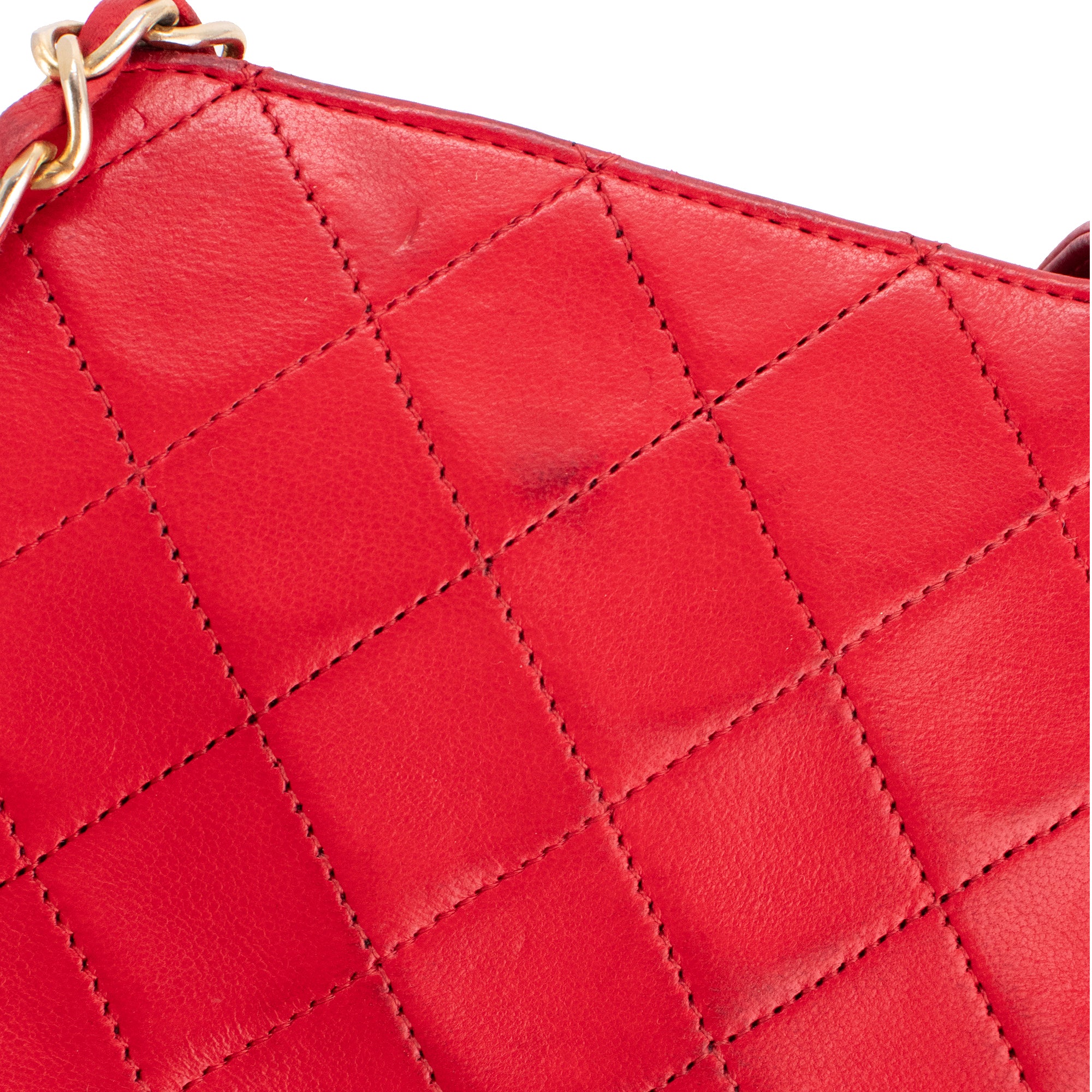 CHANEL - Sac à épaule Chanel en cuir d'agneau rouge vintage