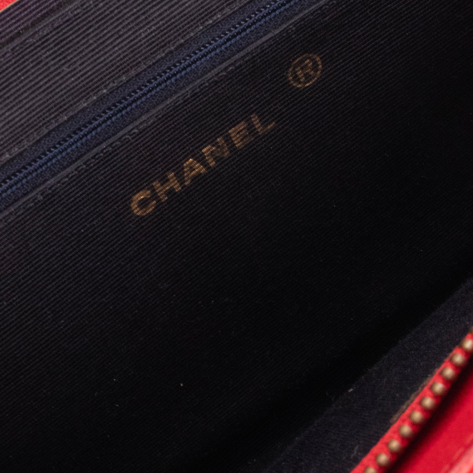 CHANEL - Sac à épaule Chanel en cuir d'agneau rouge vintage