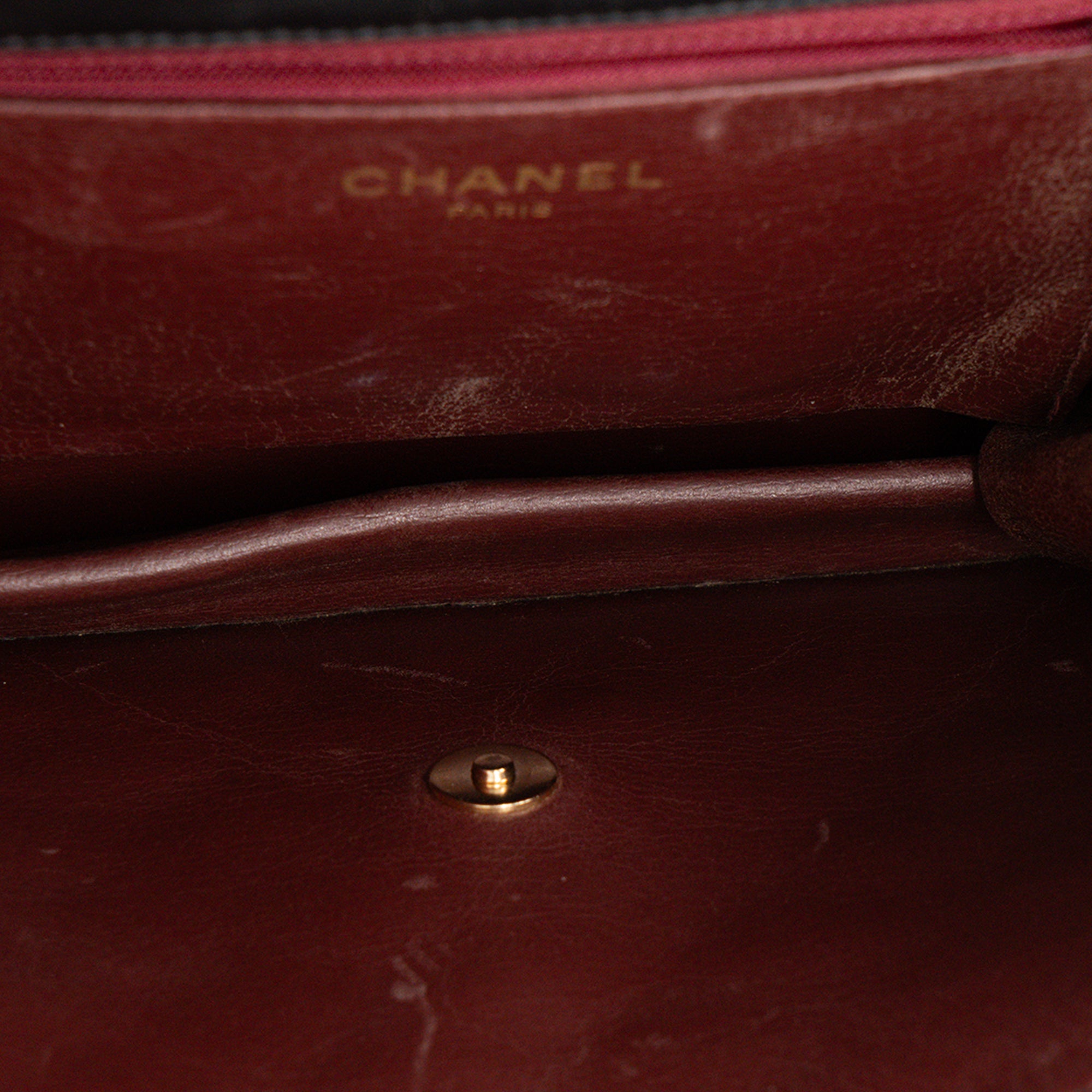 CHANEL - Sac à épaule Simple Flap Chanel en cuir lisse noir vintage