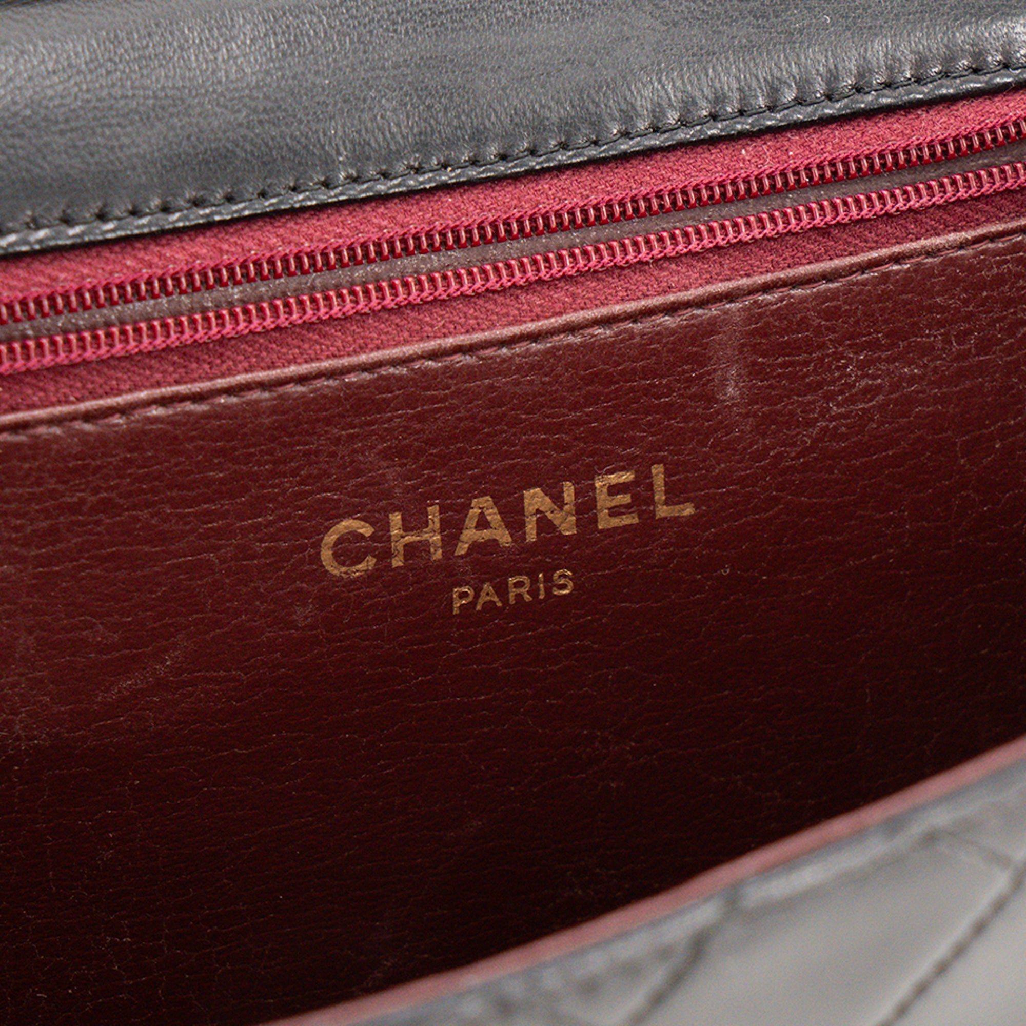 CHANEL - Sac à épaule Simple Flap Chanel en cuir lisse noir vintage