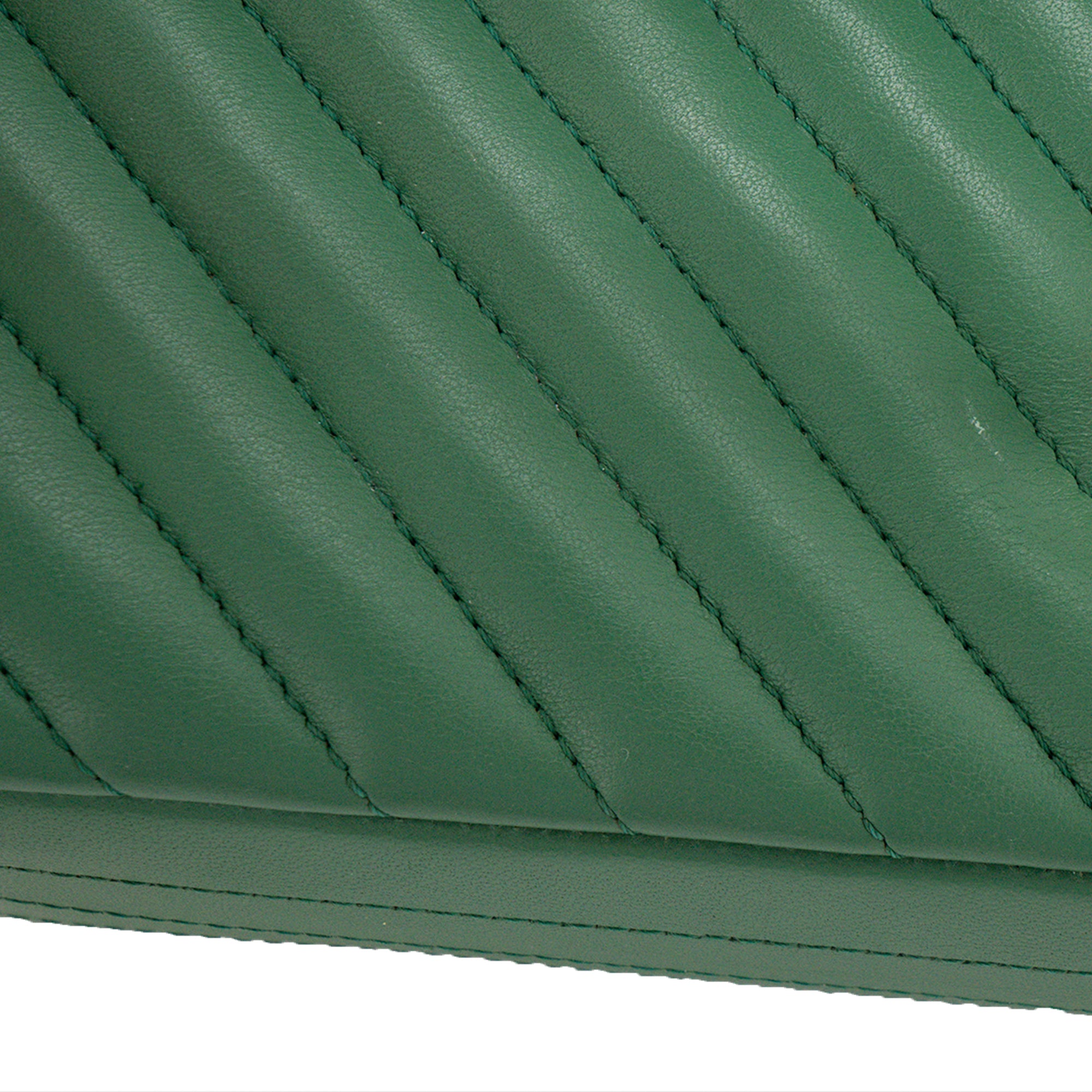 CHANEL - Sac à épaule Classique/Timeless 11.12 Chanel en cuir chevron vert