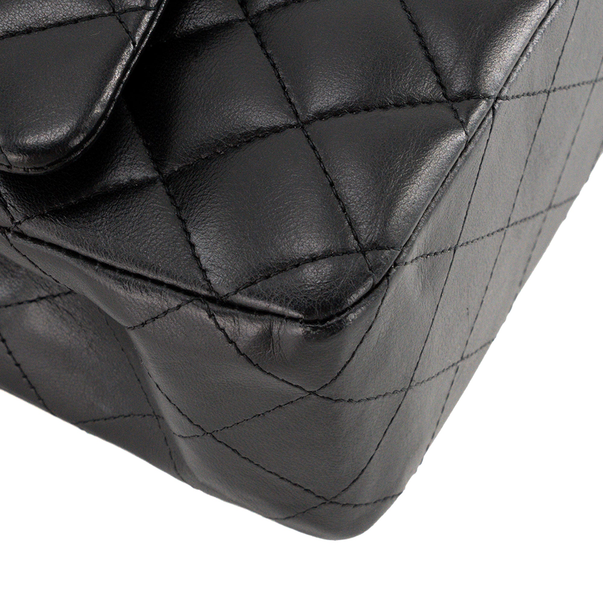 CHANEL - Sac à épaule Classique/Timeless 11.12 Chanel en cuir lisse noir