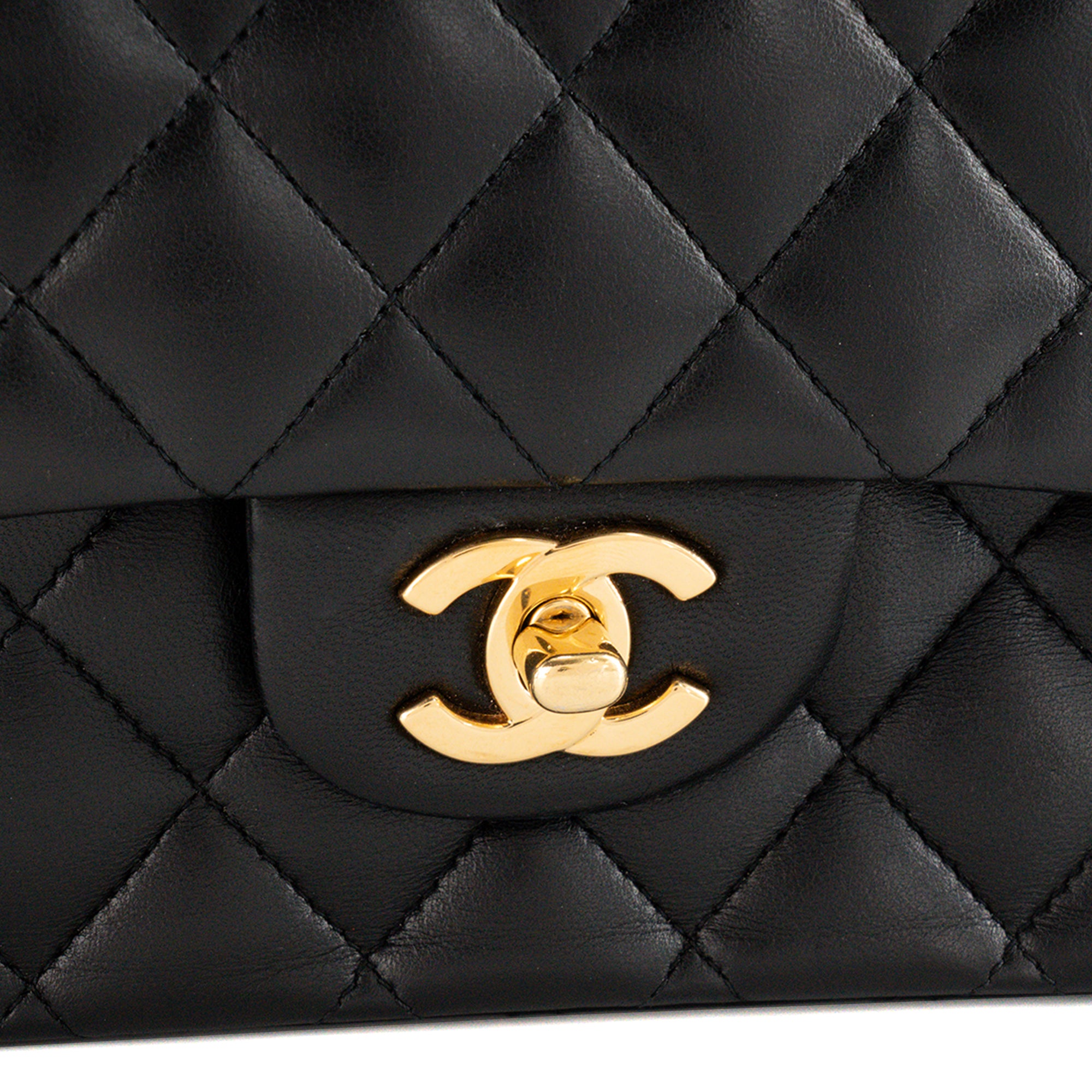 CHANEL - Sac à épaule Classique/Timeless 11.12 Chanel en cuir lisse noir