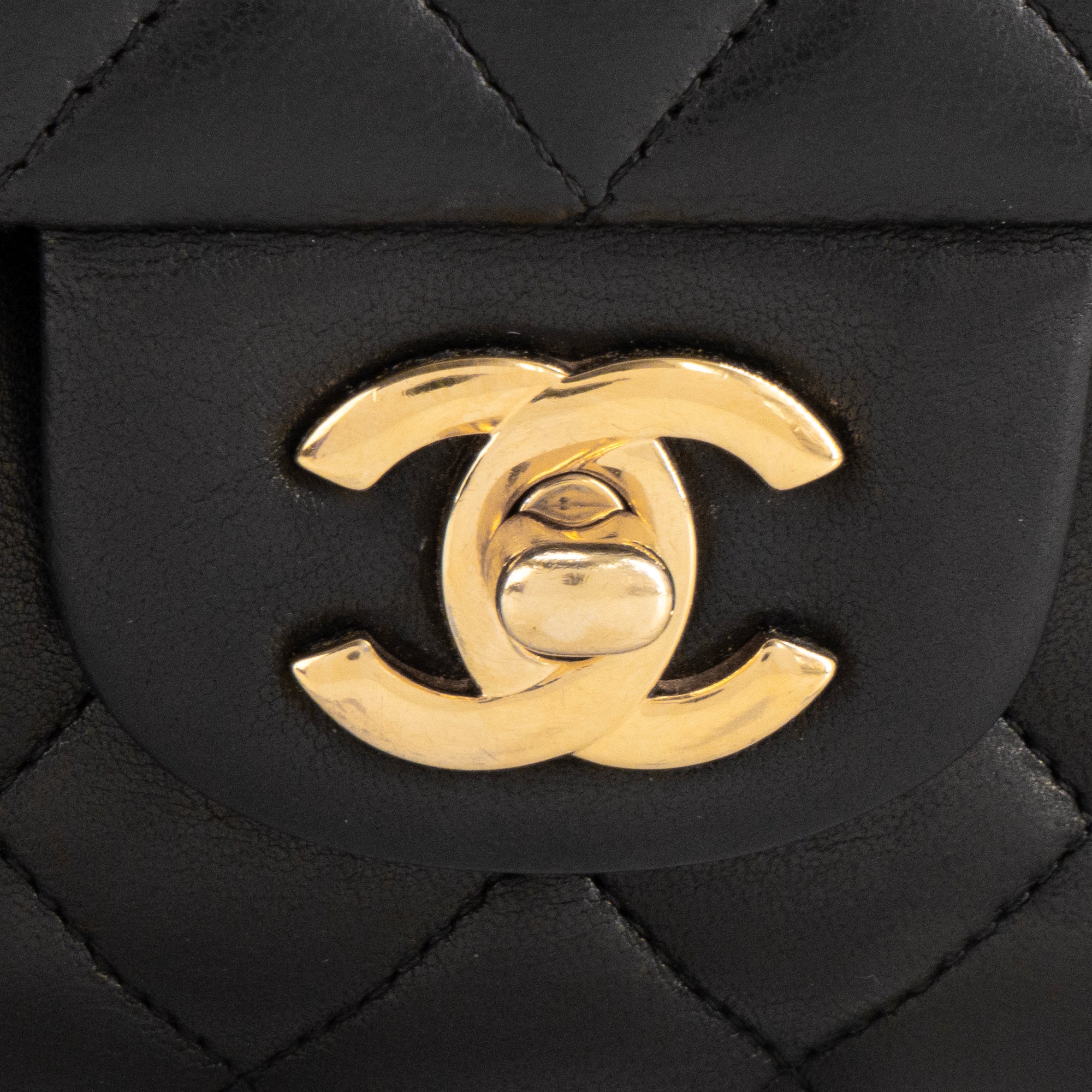 CHANEL - Sac à épaule Classique/Timeless 11.12 Chanel en cuir lisse noir