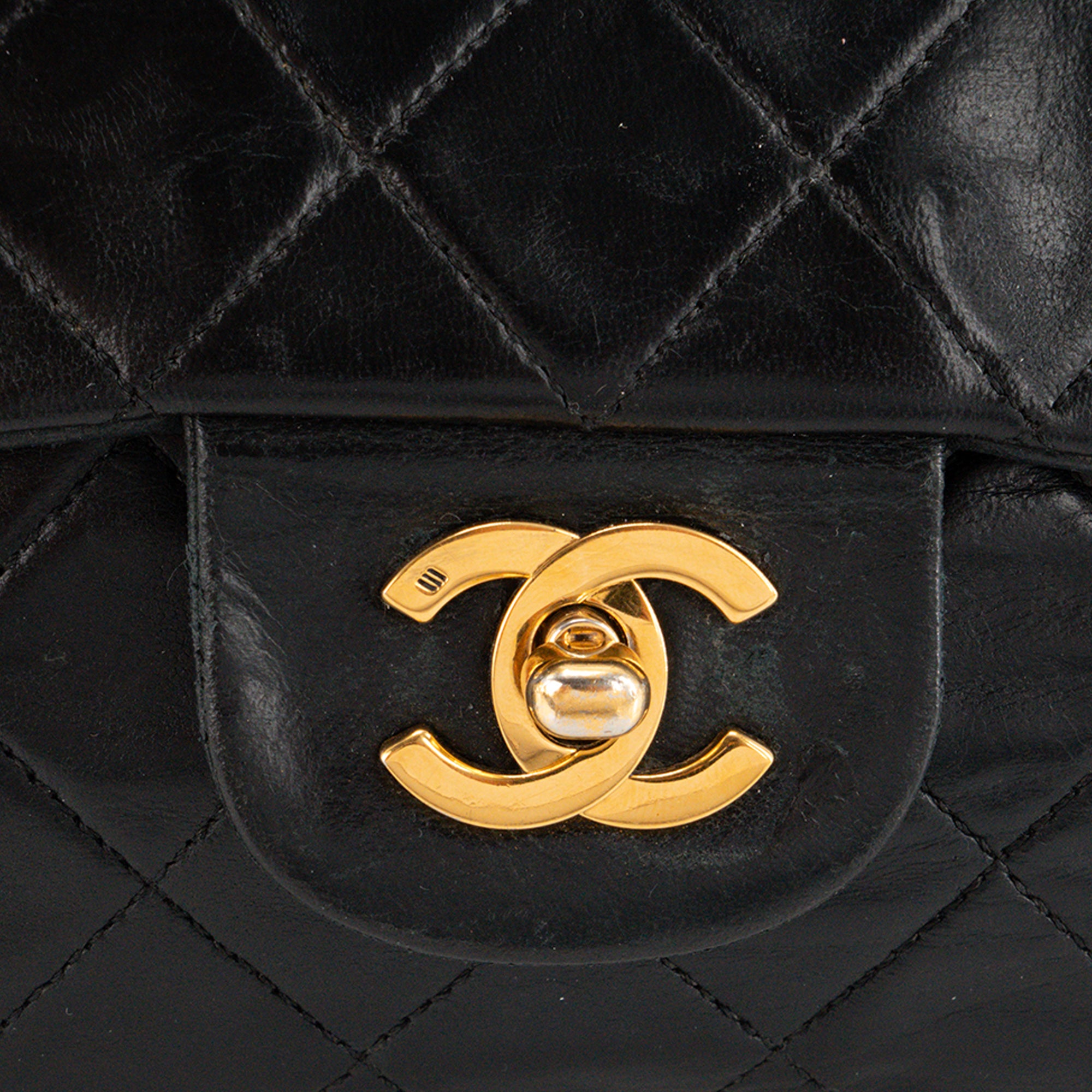 CHANEL - Sac à épaule Classique/Timeless 11.12 Chanel en cuir lisse noir vintage